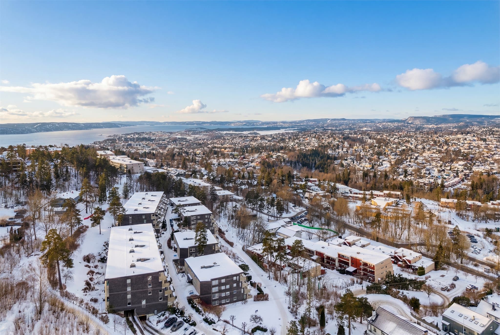 Her har du kort vei både til marka og til Røa sentrum med de fleste servicetilbud.