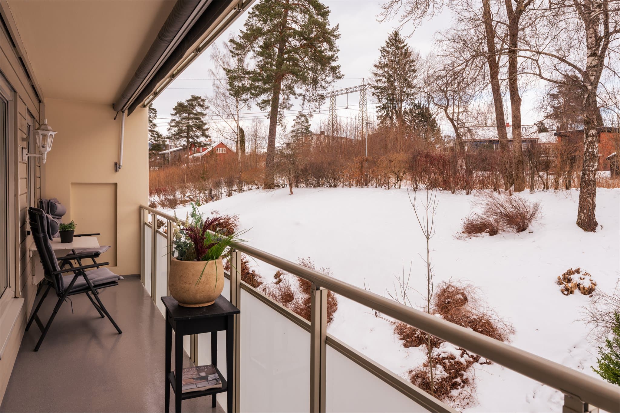 Den østvendte balkongen på ca. 8,4 m² er et perfekt sted for morgenkaffen.