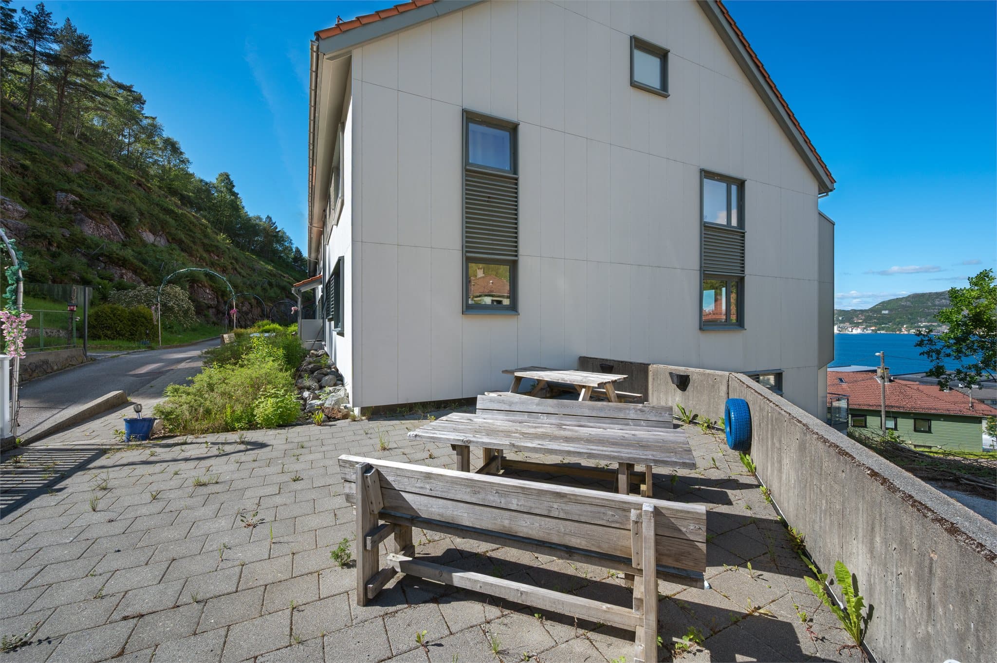 - Opparbeidet fellesareal like utenfor ytterdøren -