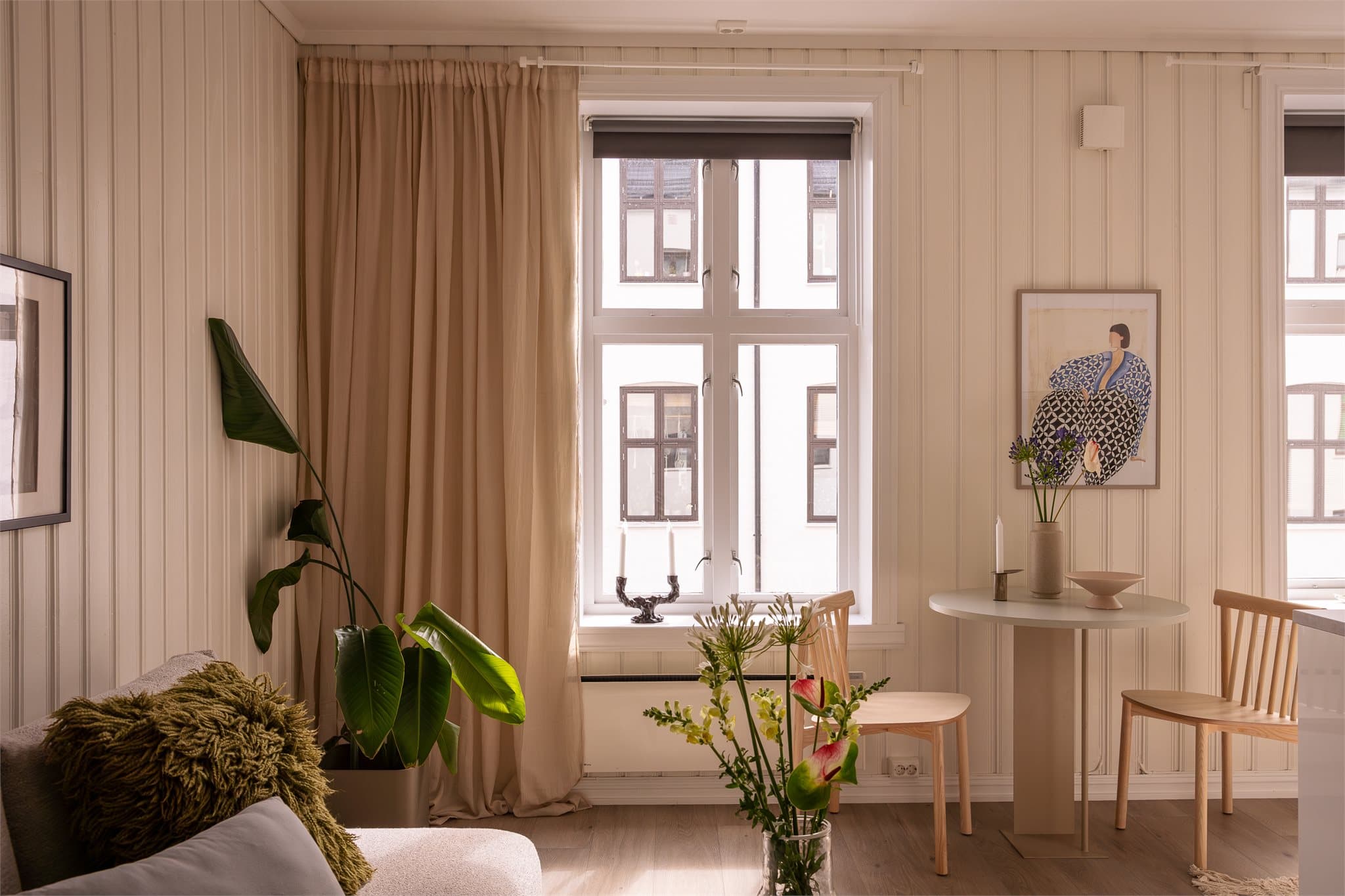 Boligen har gode innredningsmuligheter og en utrolig god planløsning med stort soverom.