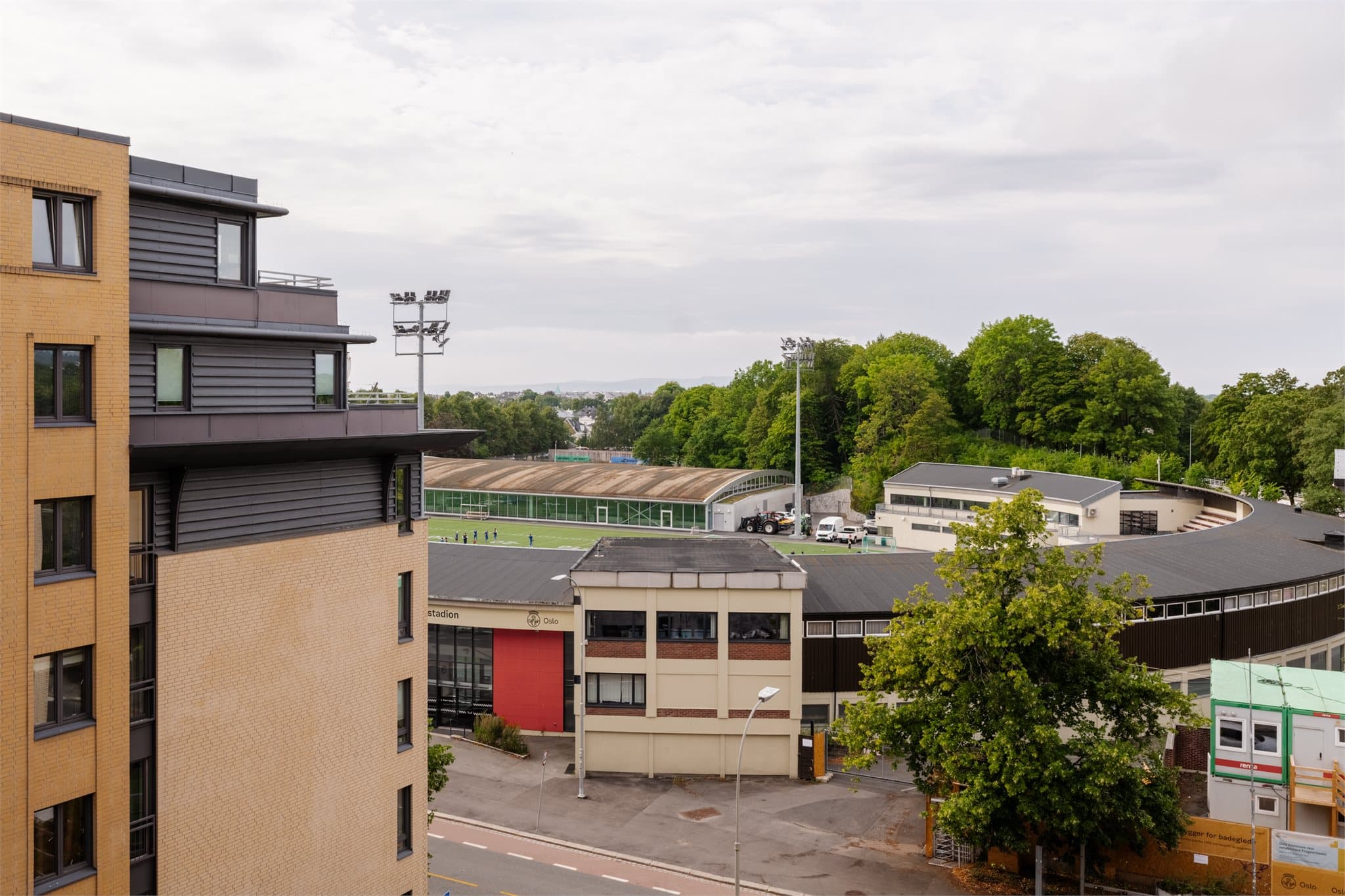 Fra leiligheten ser du rett over mot Frogner stadion.
