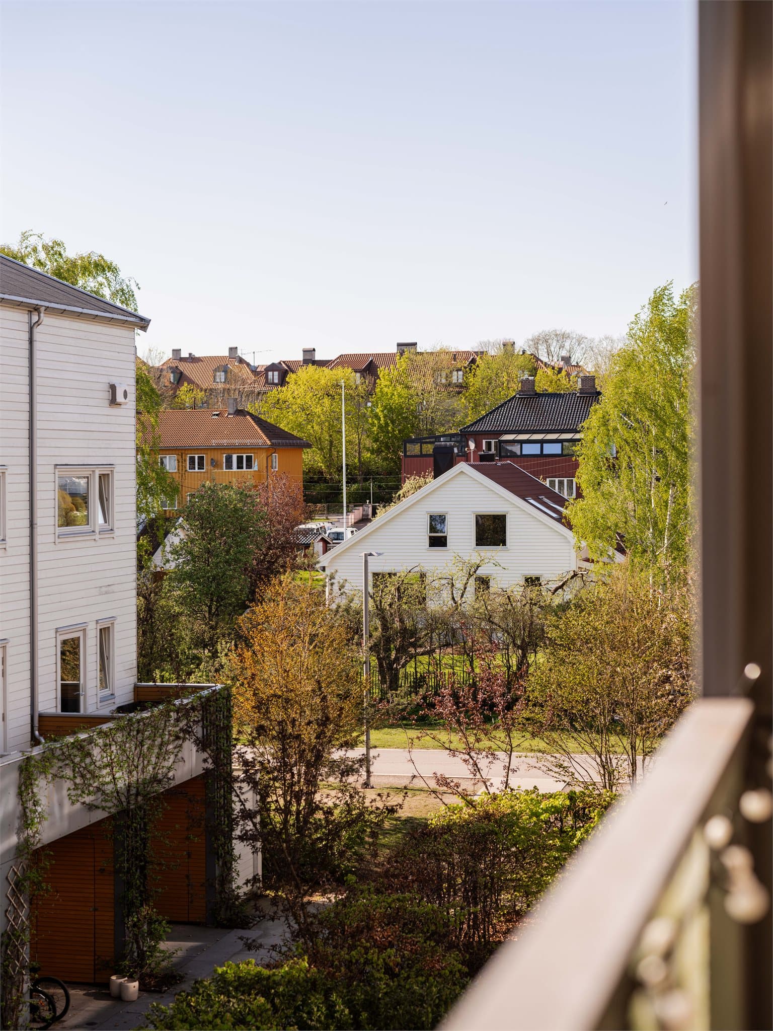 Her kan du nyte lange dager ute i solen i rolige omgivelser.