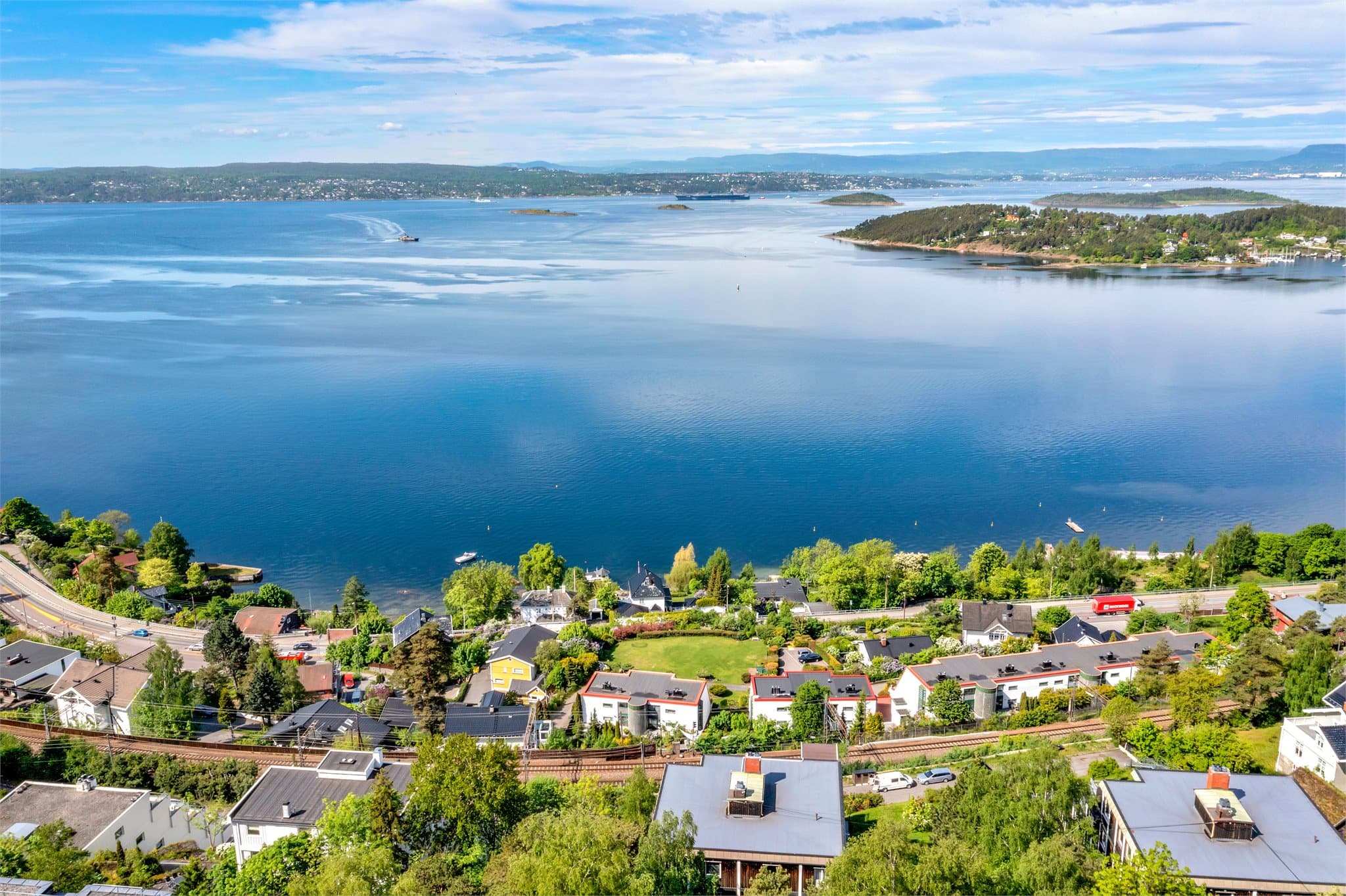 Flott beliggenhet med kort vei til flere badeplasser.