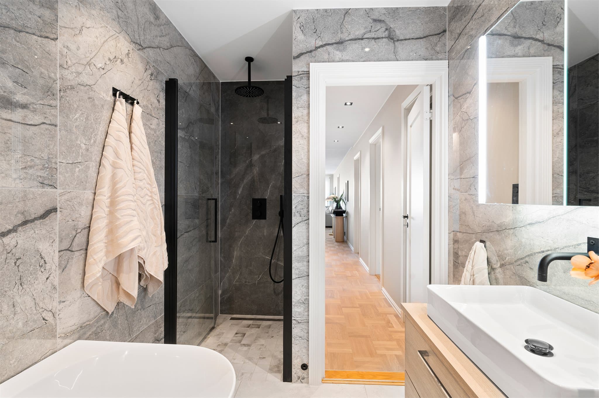 Dette er en sjelden mulighet til å flytte inn i et påkostet og tiltalende hjem i et ettertraktet område.