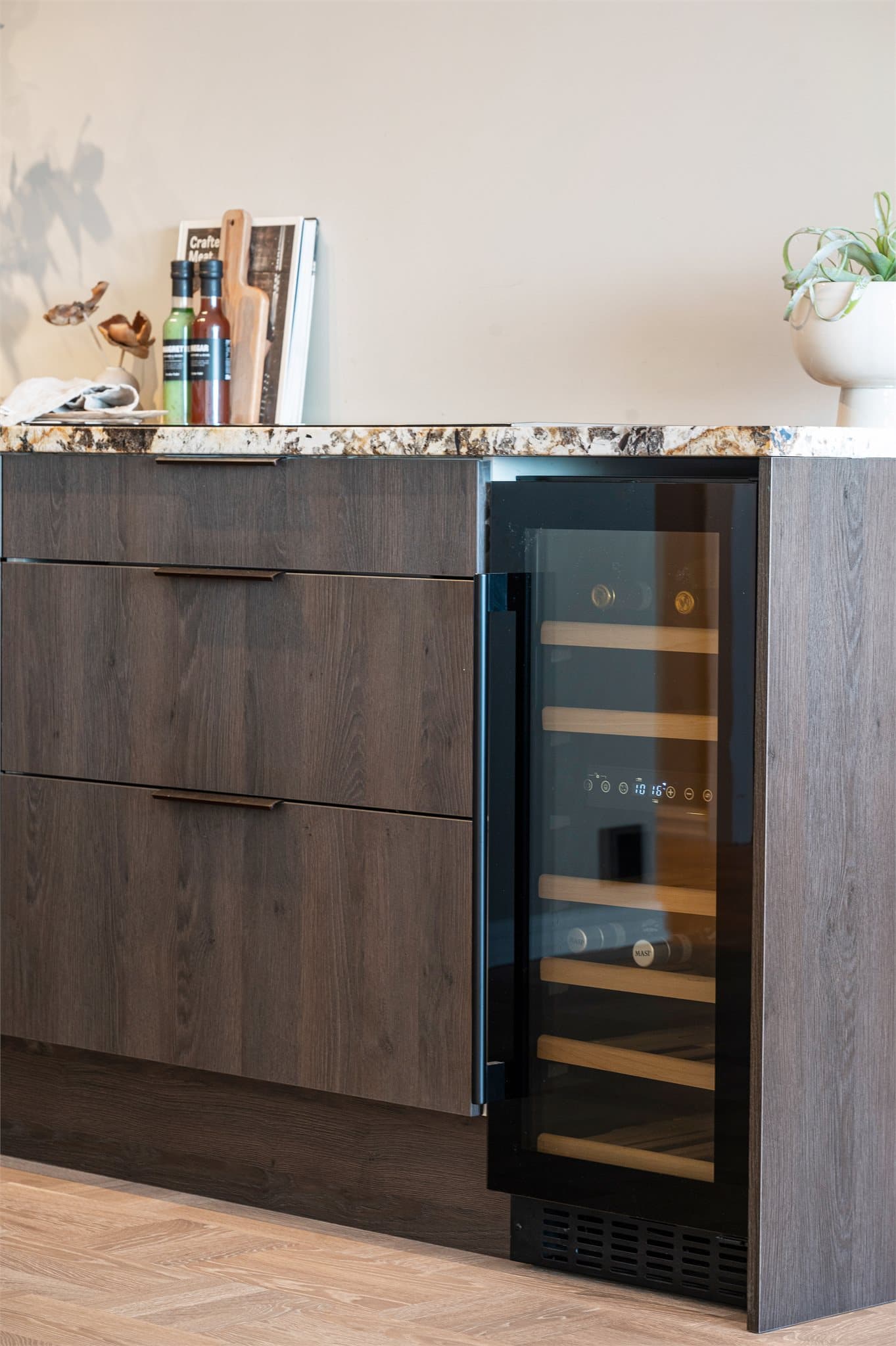 Med integrerte hvitevarer får du et stilrent kjøkken med rene linjer og et helhetlig uttrykk.