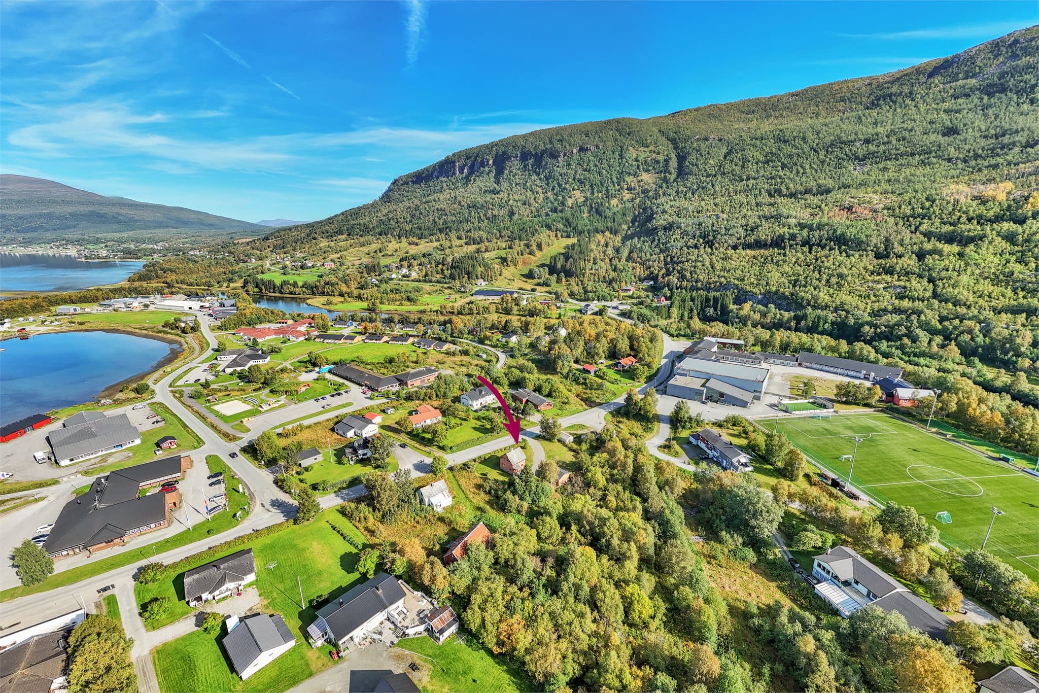 I Lavangen fins et godt utvalg av turområder hele året. Det er ikke lange veien til skispor om vinteren og fine fjellturer i flere retninger i sommerhalvåret