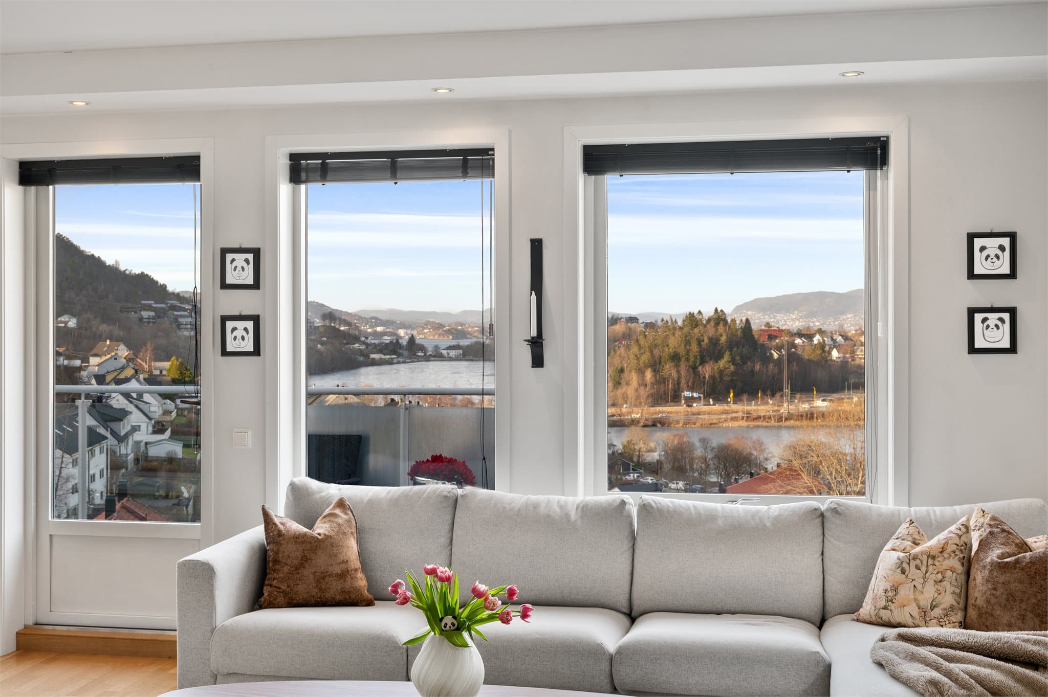 - Her er det tilrettelagt for en enkel hverdag med fast parkering i garasje og trappefri adkomst via heis -