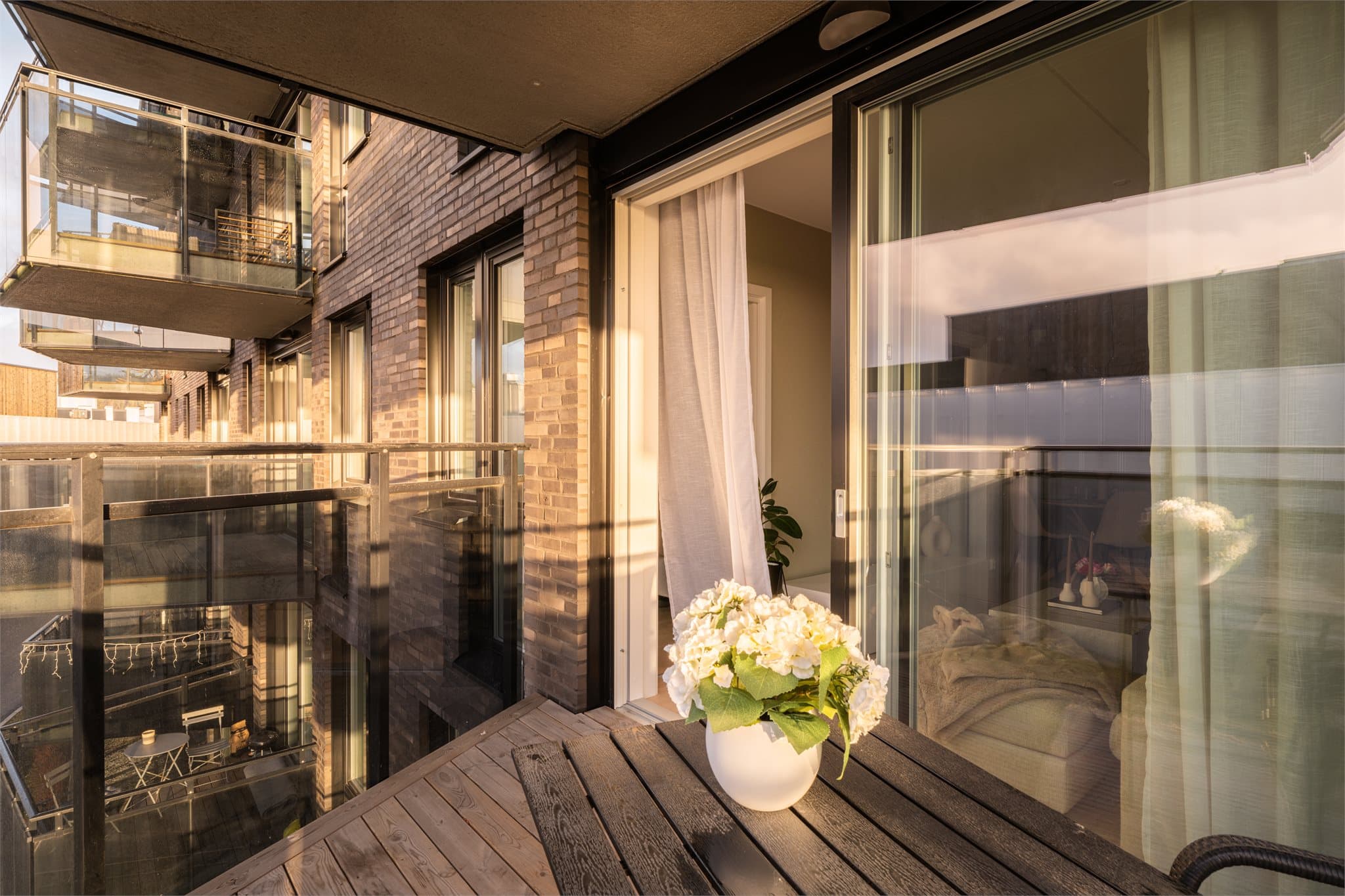 Balkongdøren har 3-lags isolerglass, i likhet med vinduene.