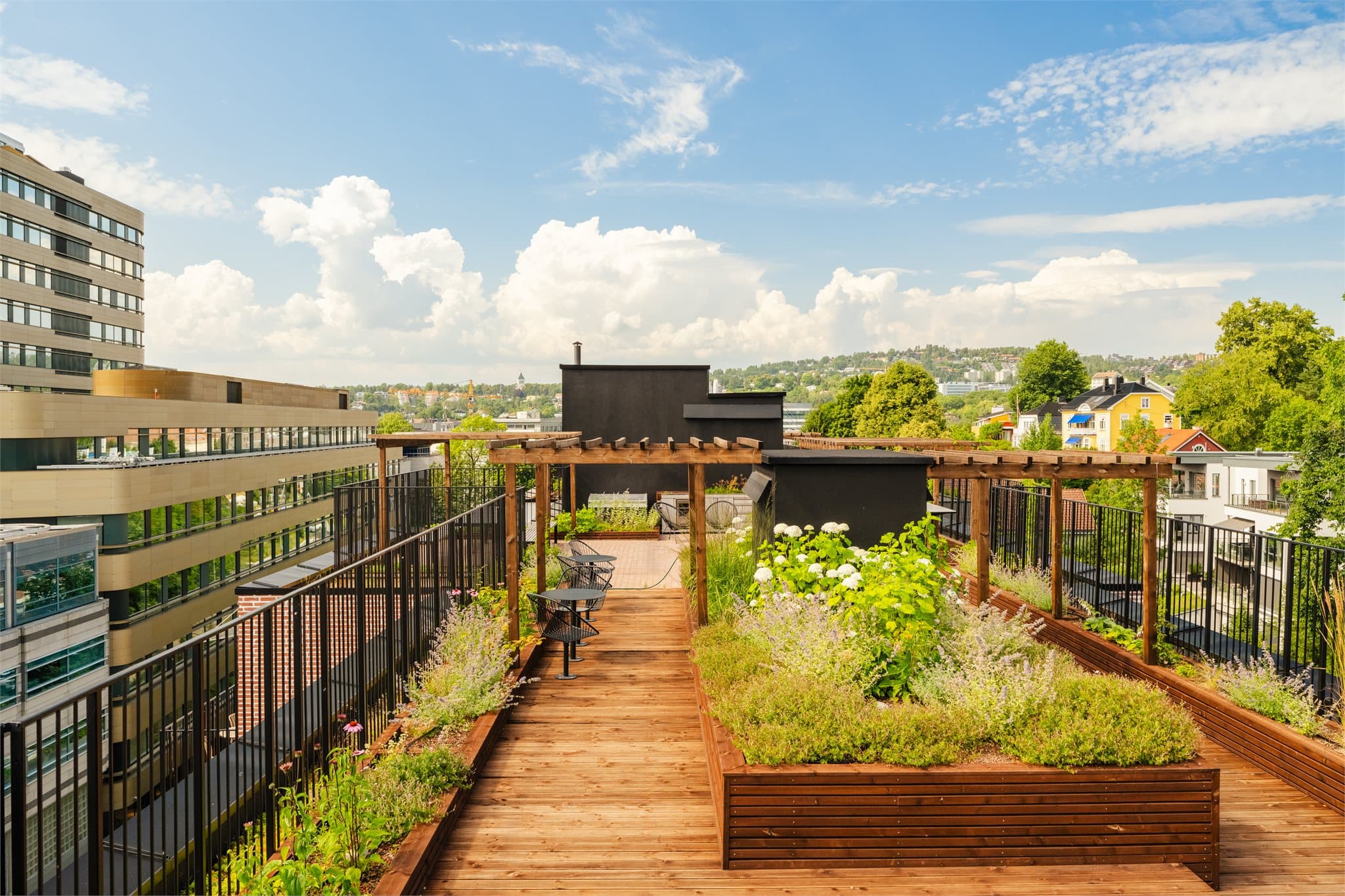 I tillegg til privat terrasse har sameiet en stor, felles takterrasse.