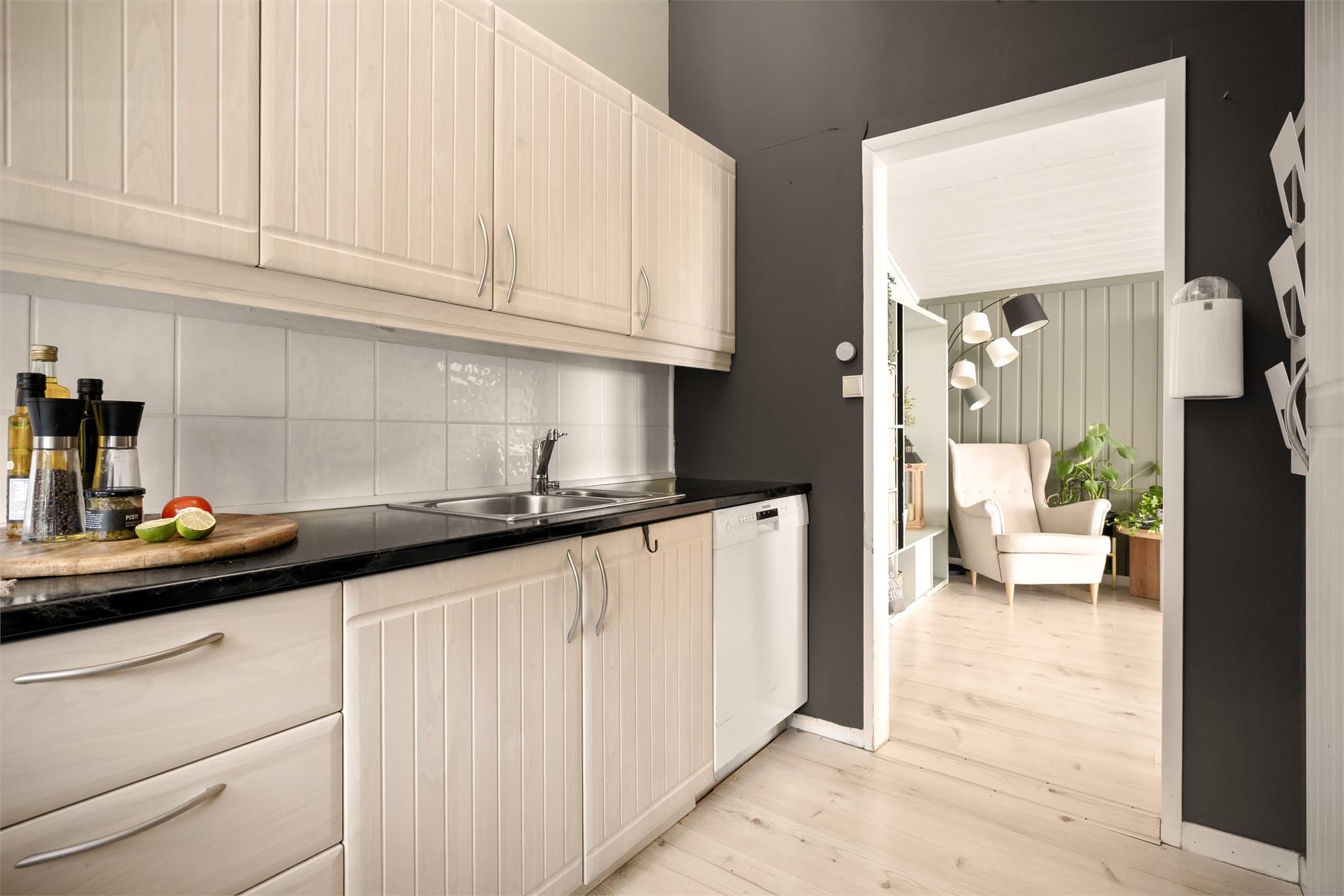 Det er avsatt plass til frittstående hvitevarer.