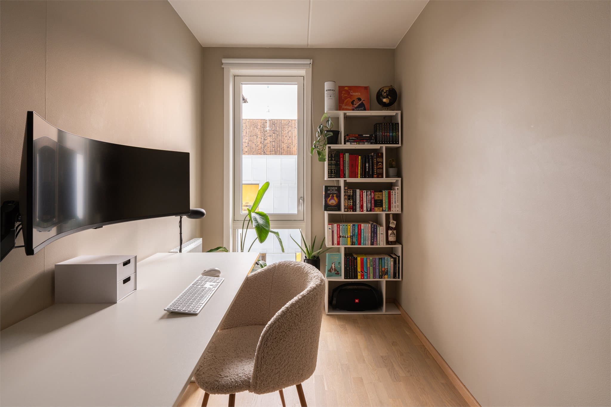 Det andre soverommet er fleksibelt og kan benyttes som kontor, gjesterom eller barnerom.