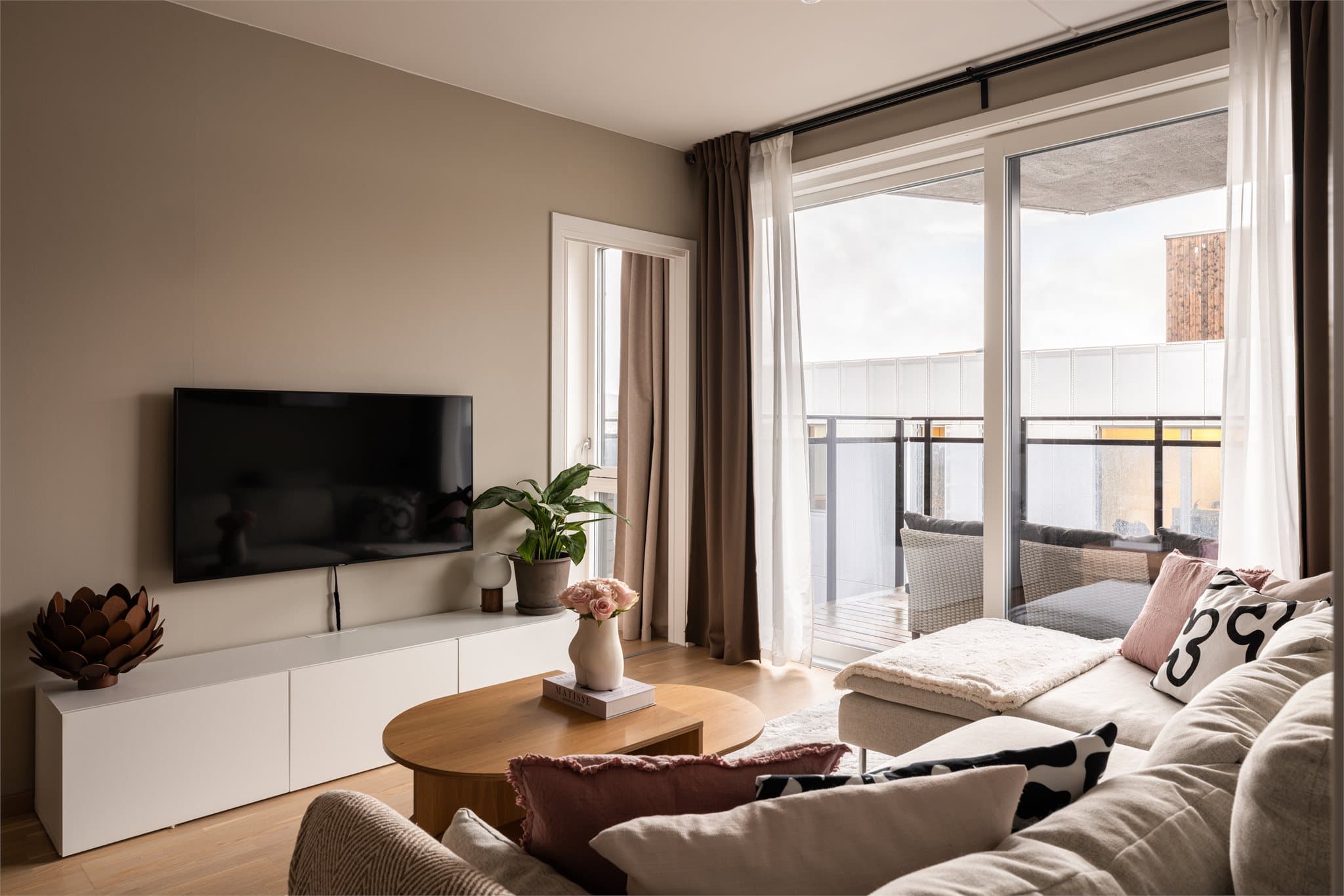 Detaljene i leiligheten holder en gjennomgående moderne standard.