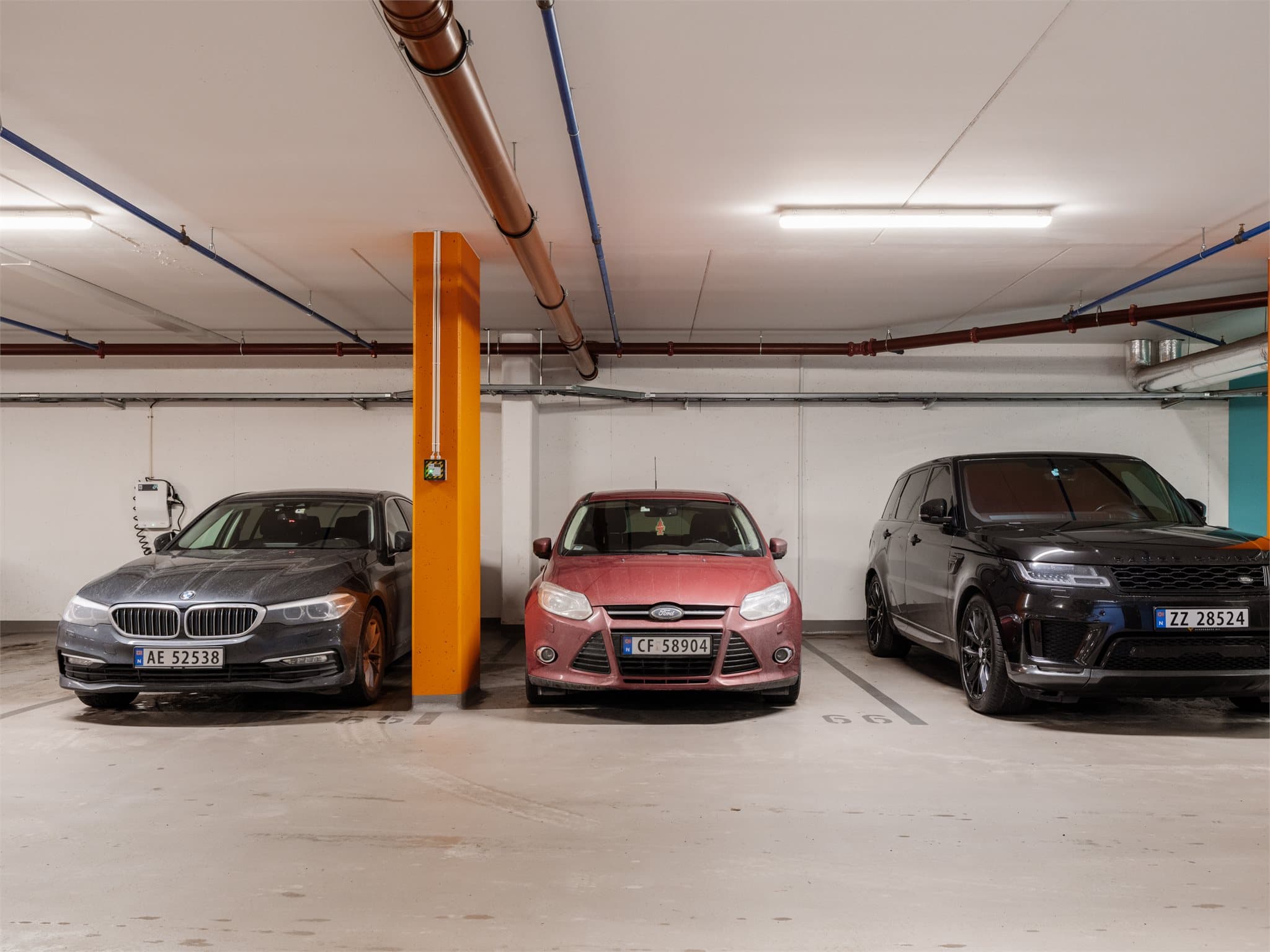 En utebod på 6 m² medfølger. Rett ved ligger SNØ, verdens største innendørs skianlegg.