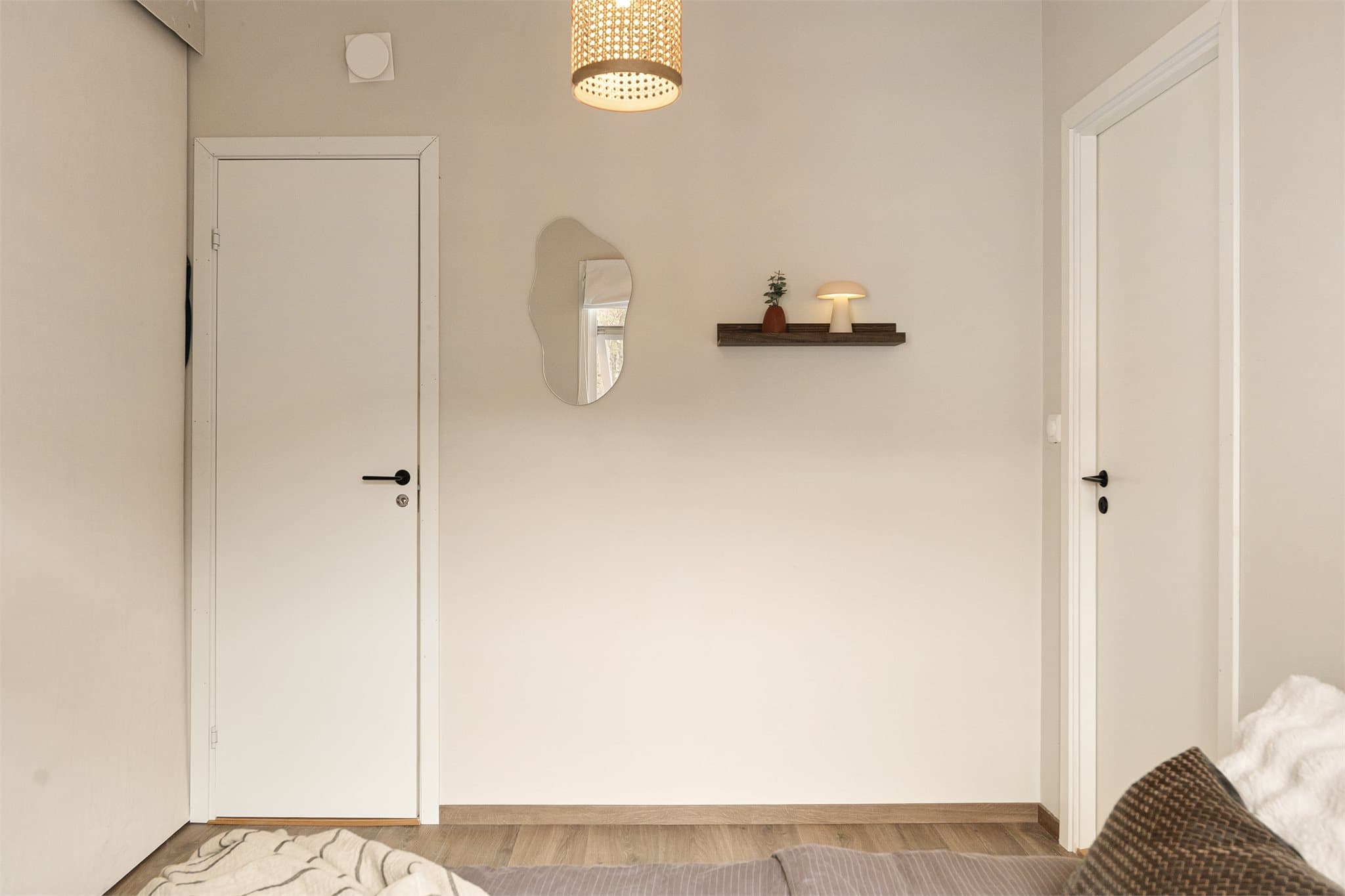 - Fra soverommet er det dør inn til en bod som måler 1,7m² -