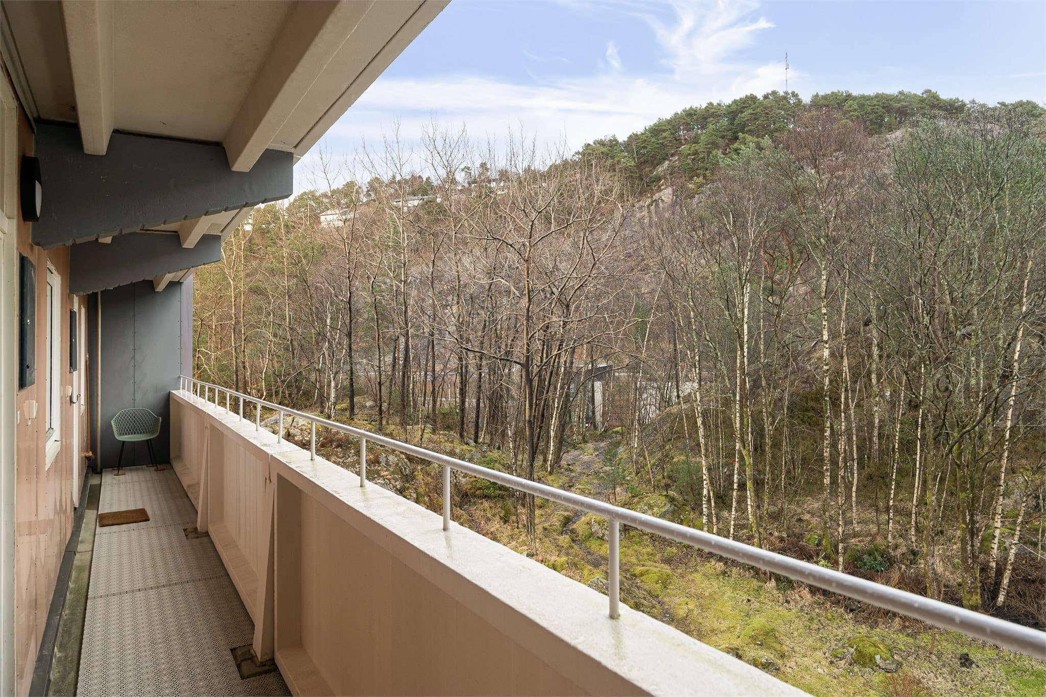 - Svært praktisk med overbygget inngangsparti -