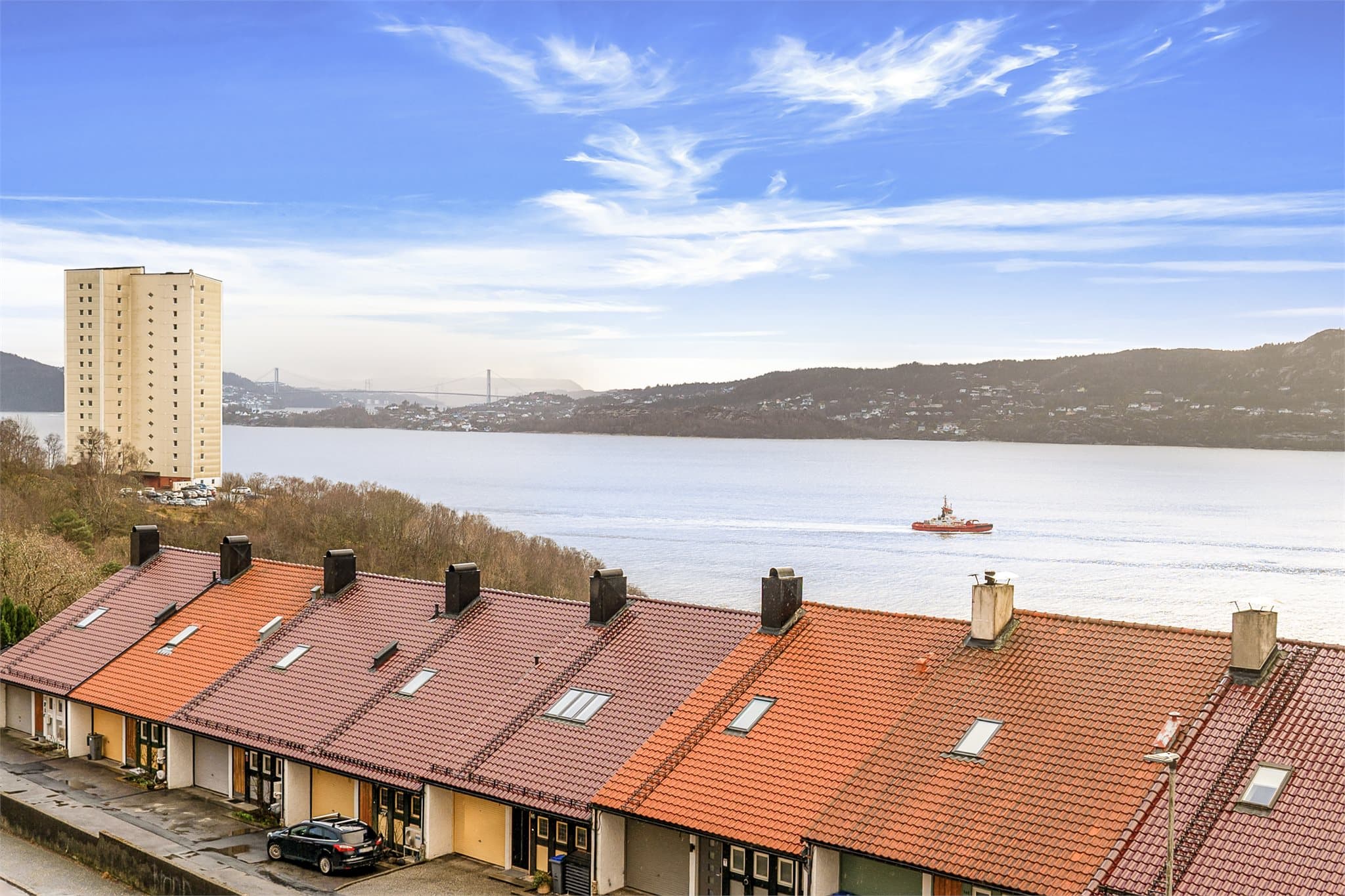 - For studenten er beliggenheten ypperlig, med kort vei til NHH og busstopp som tar deg til flere av byens studieinstitusjoner -