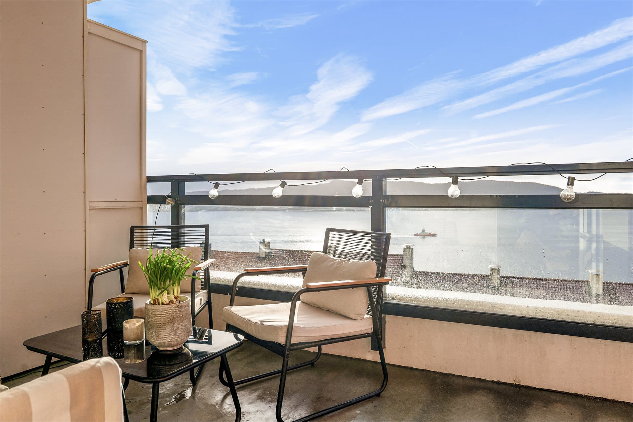 - Det at altanen er overbygget gjør bruksmulighetene store -