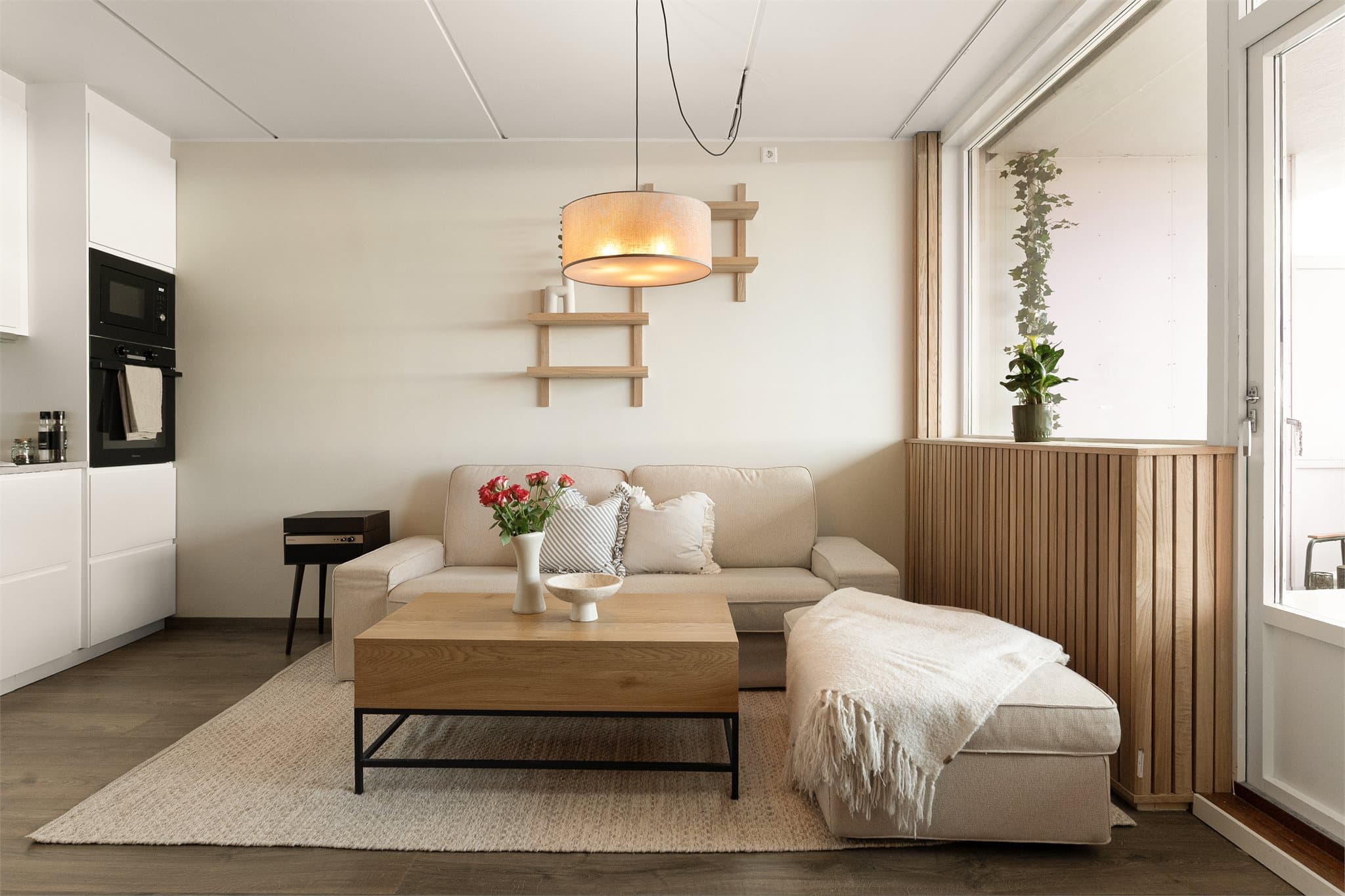 - Leiligheten har svært gode oppbevaringsmuligheter i hele tre boder -