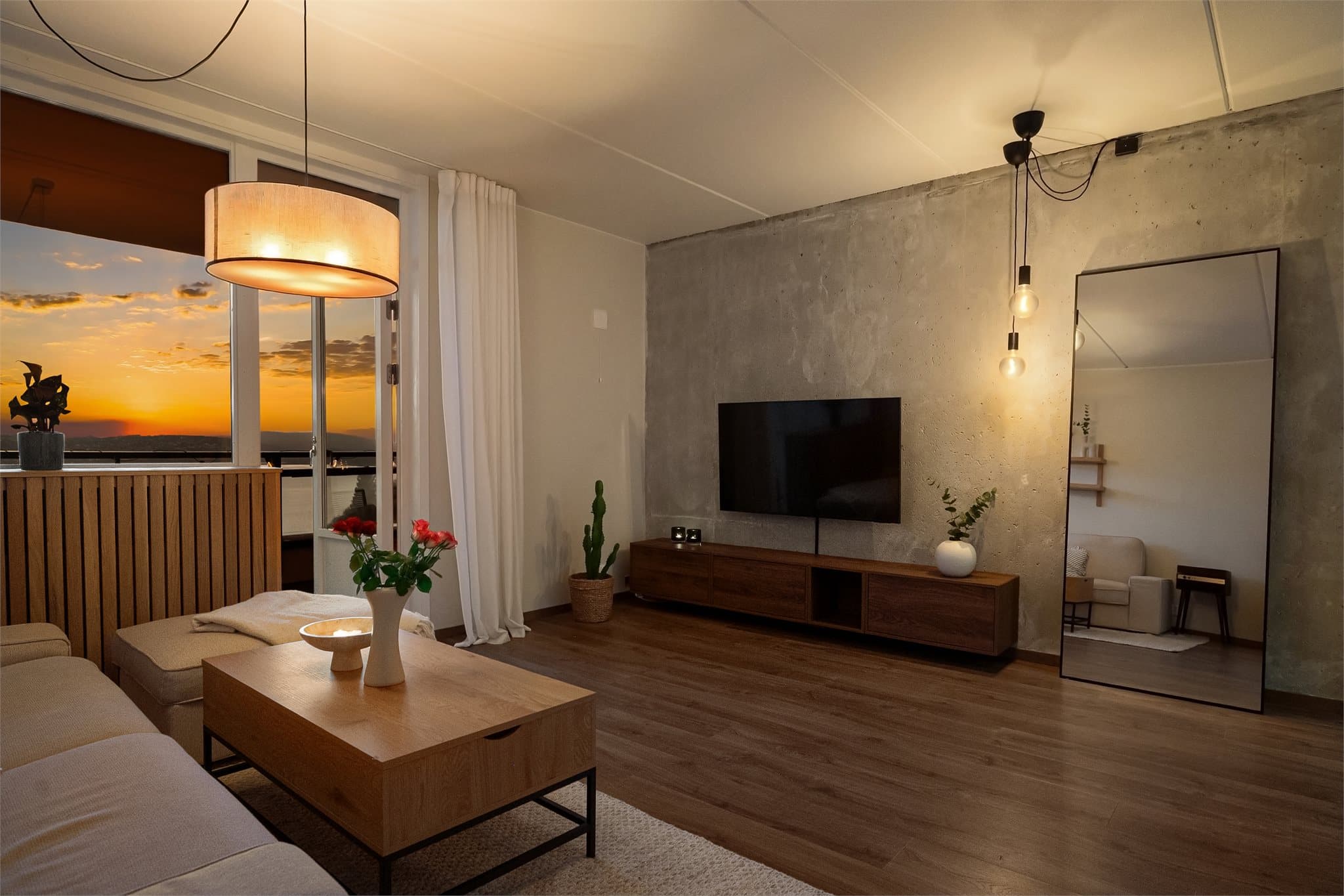 - Leiligheten har nye overflater fra 2025 -