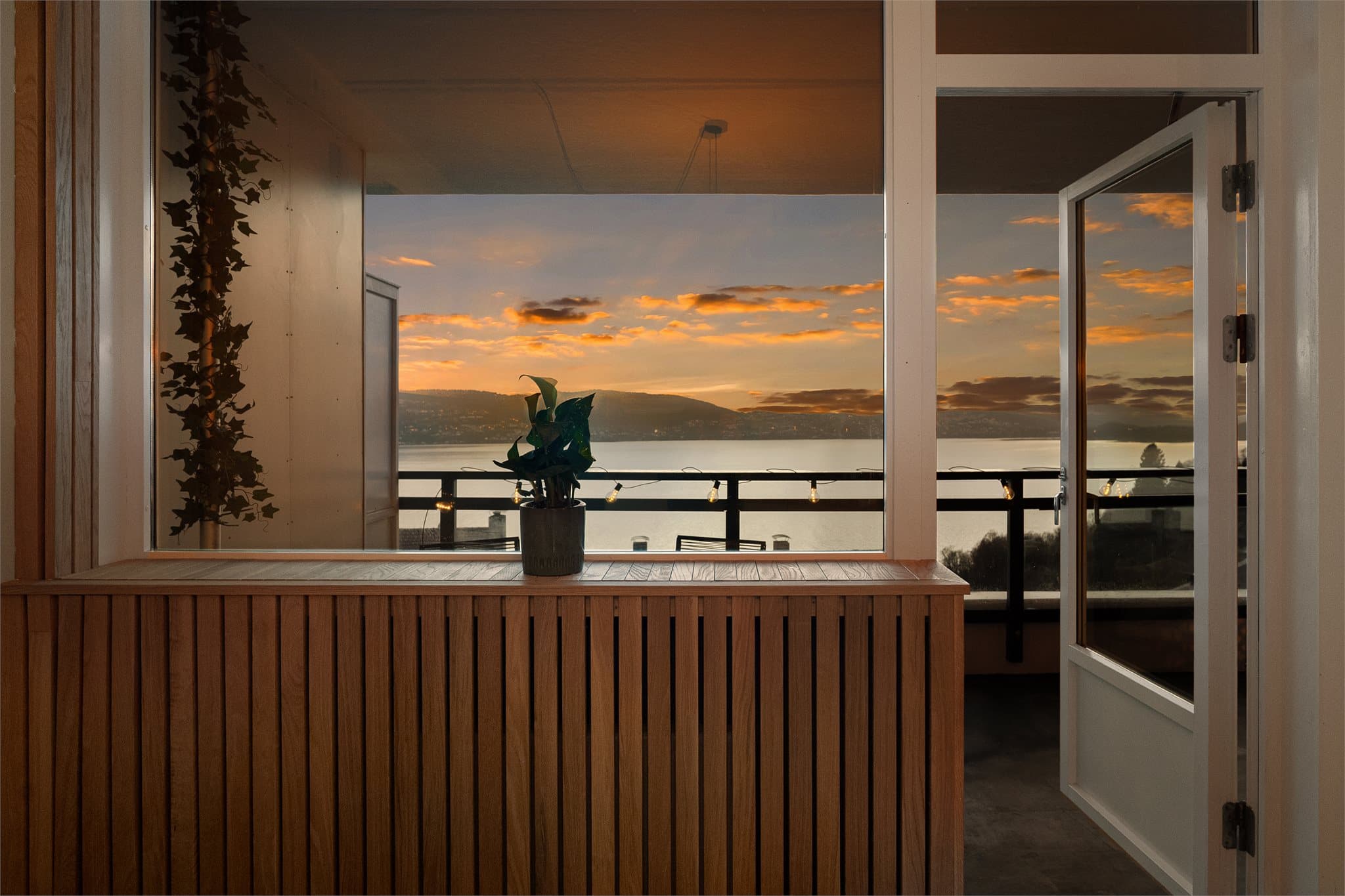 - Vi beveger oss inn til stue/kjøkken som måler 20,9m² -