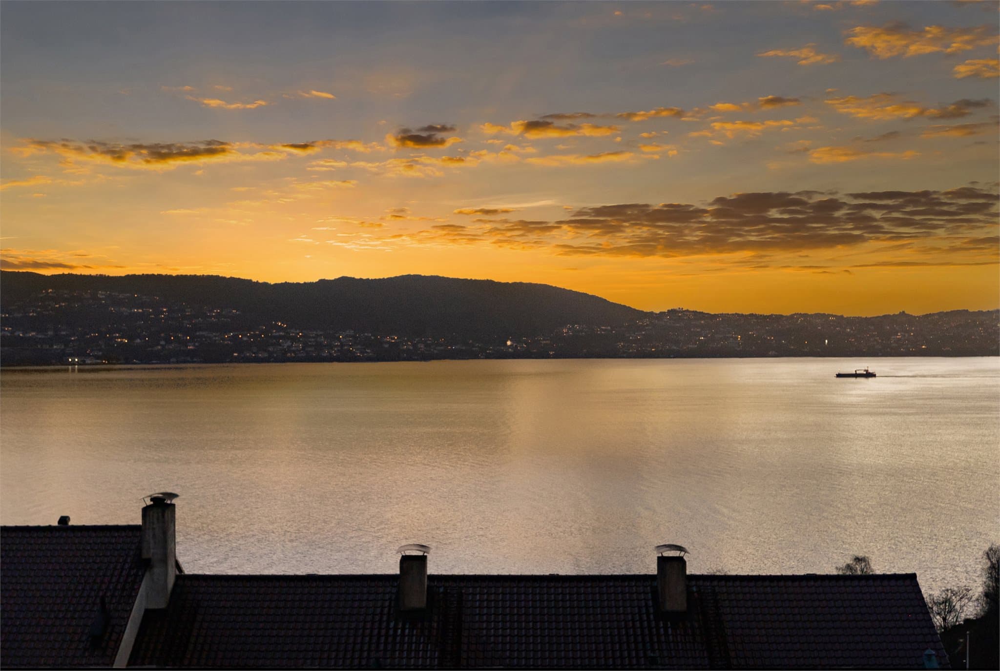 - En nyoppusset leilighet med flott standard, gode sol- og utsiktsforhold med en attraktiv beliggenhet i Ytre Sandviken -