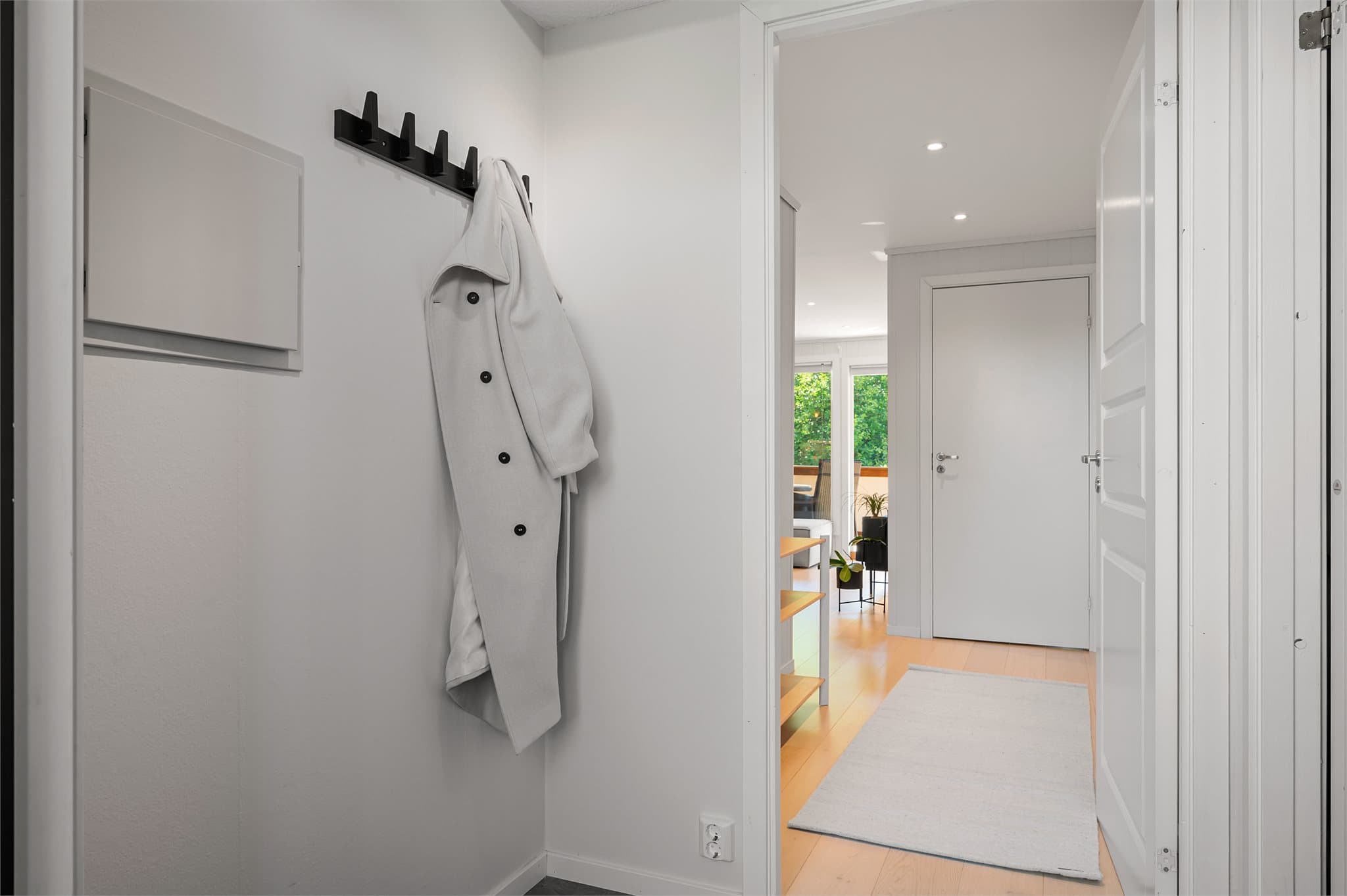 - En praktisk planløsning med bod/garderobe i tilknytning til entréen som gir godt med lagringsplass -