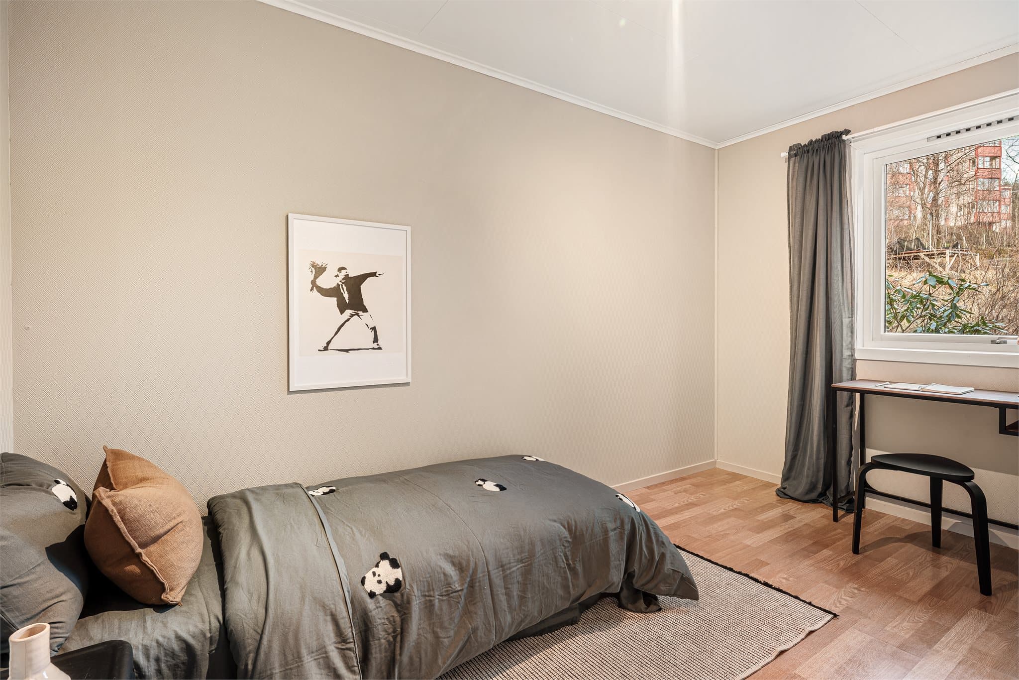 - Passer perfekt som barne- eller gjesterom -