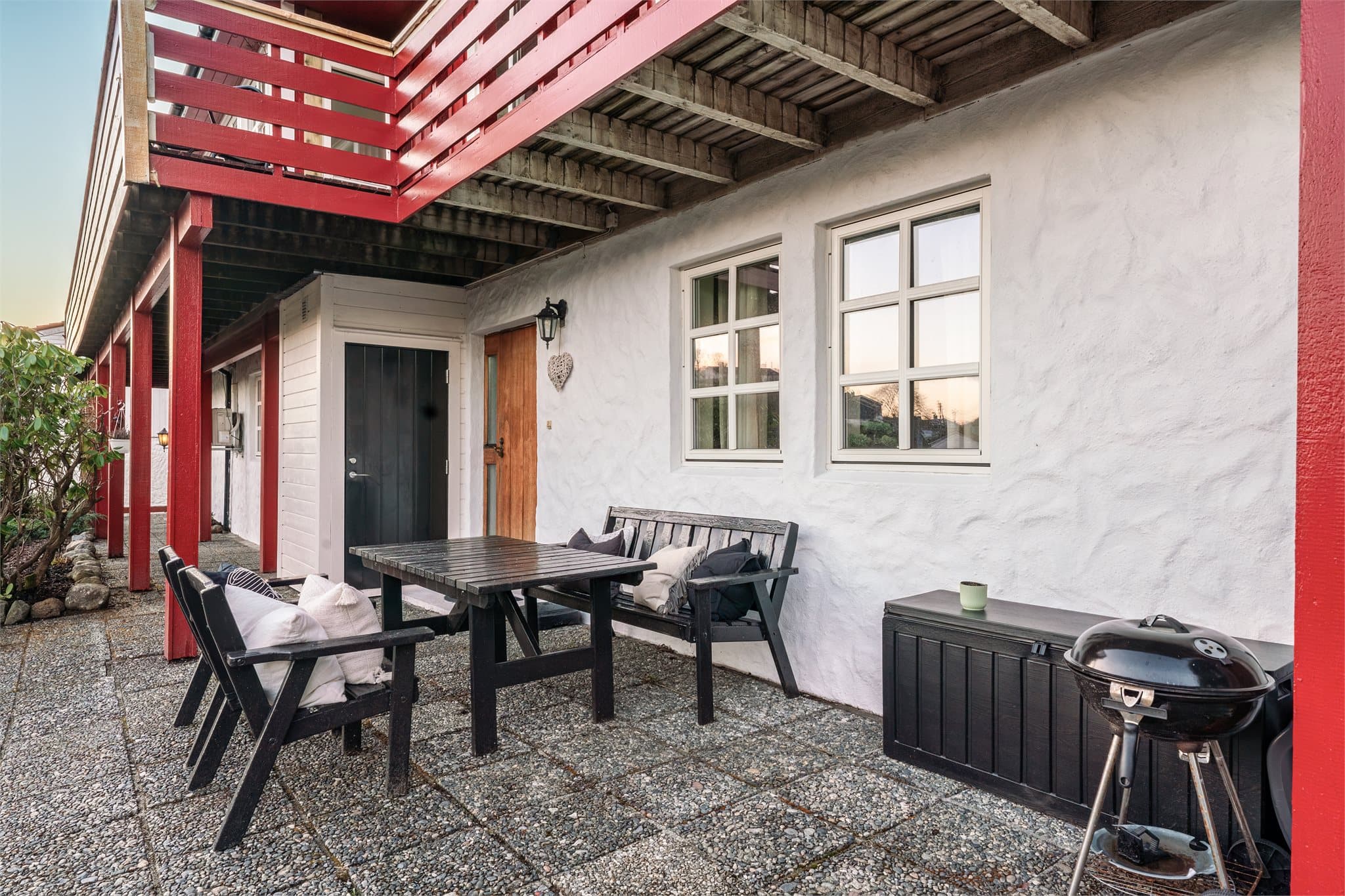 - Det er separat inngang til en ekstern bod på 1,3m² -