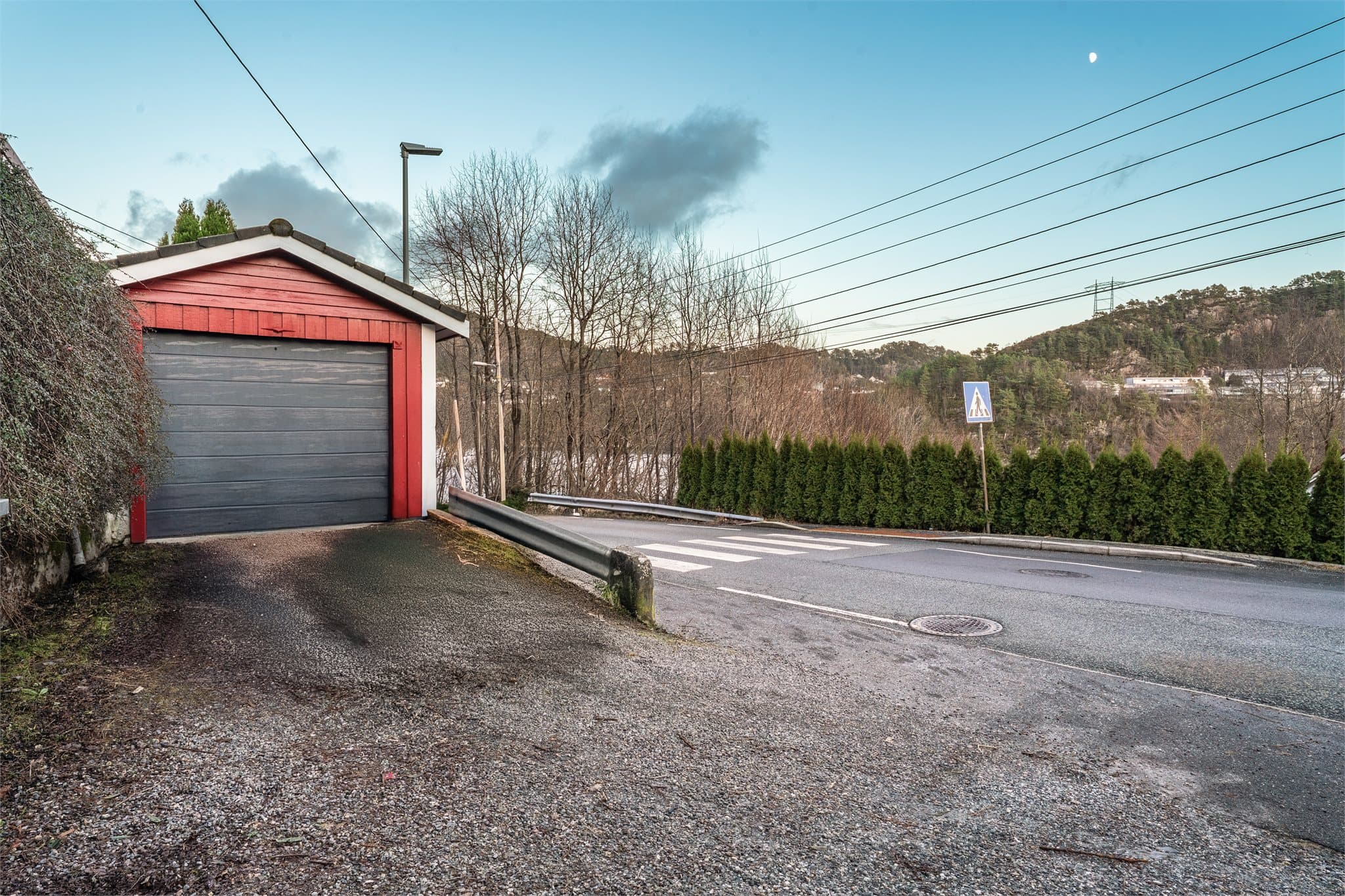 - Garasjen måler 32m² -