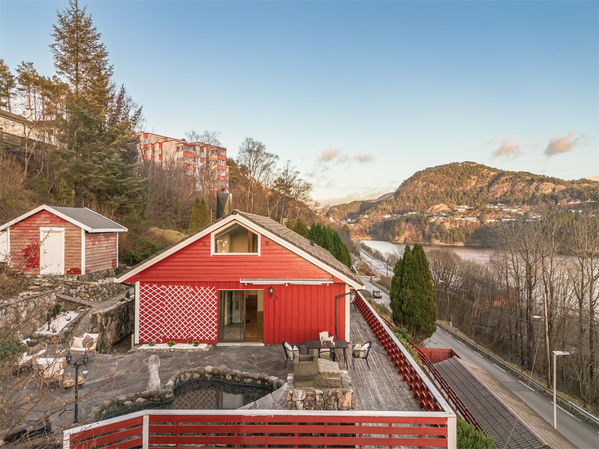 - Romslig tomt på hele 898,3m² -