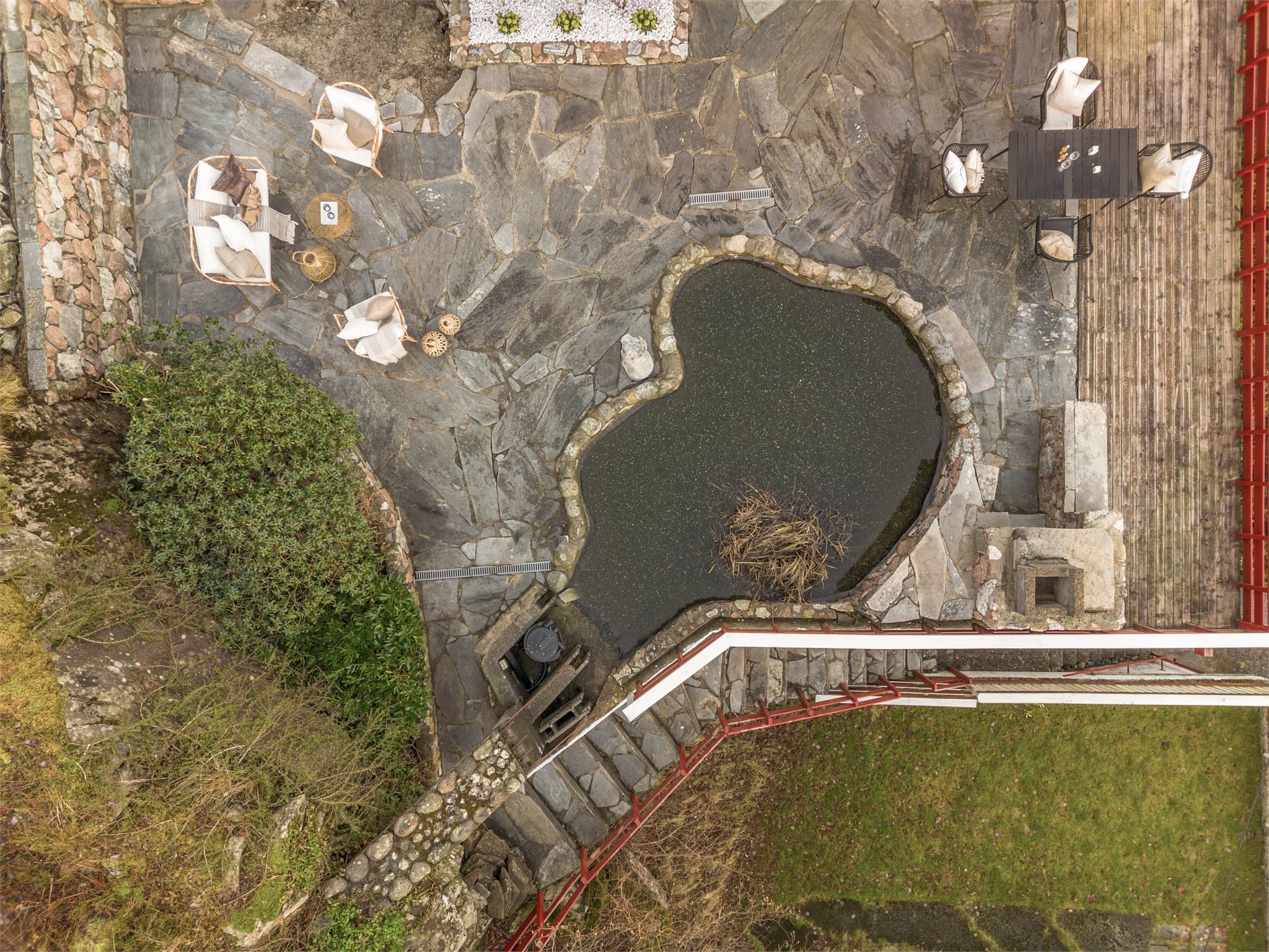 - Bosett deg i fine og etablerte omgivelser, og samtidig tett på flotte naturopplevelser -