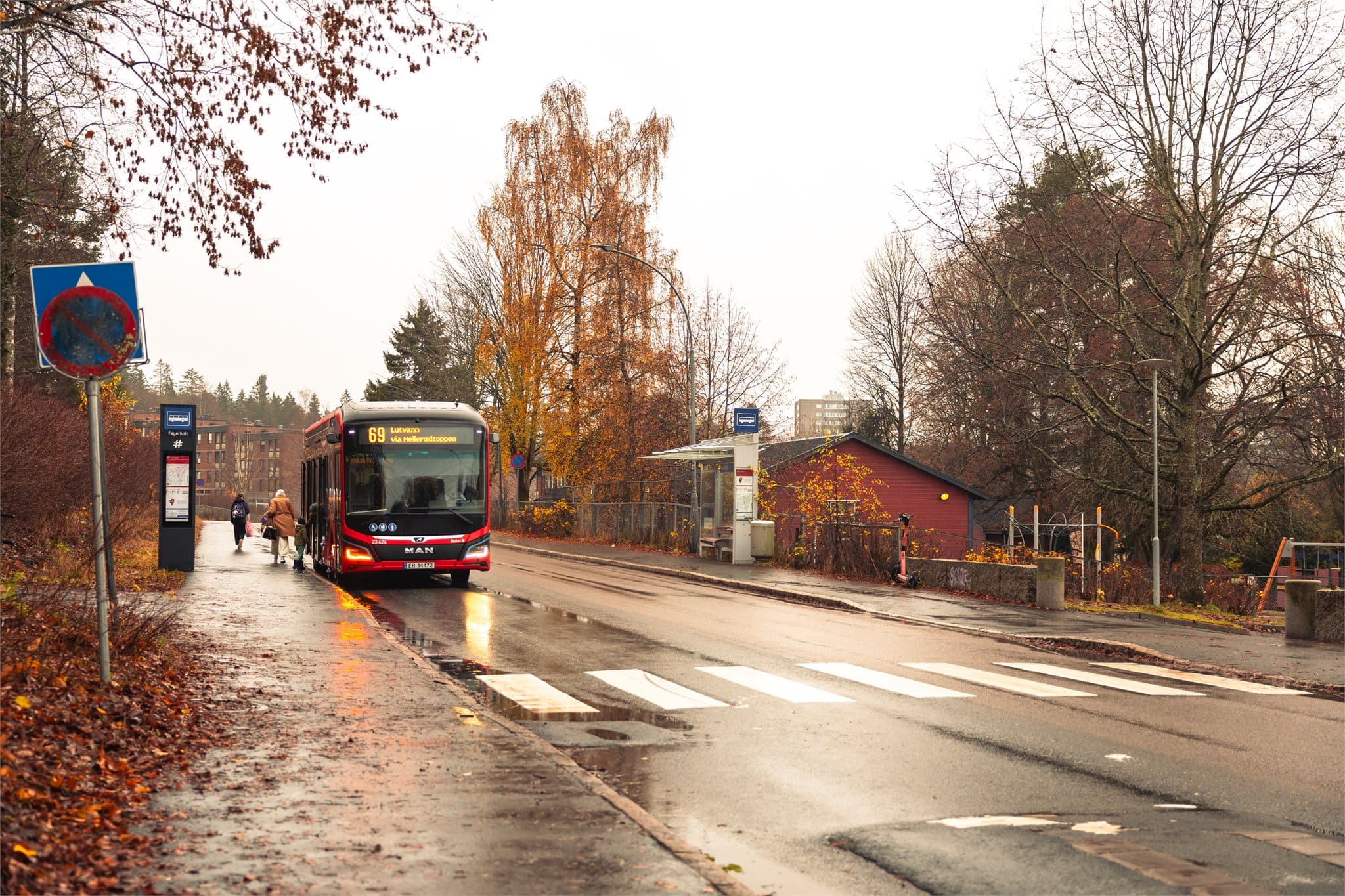 Kollektivtilbudet er godt, med kort gange til både T-bane og buss.