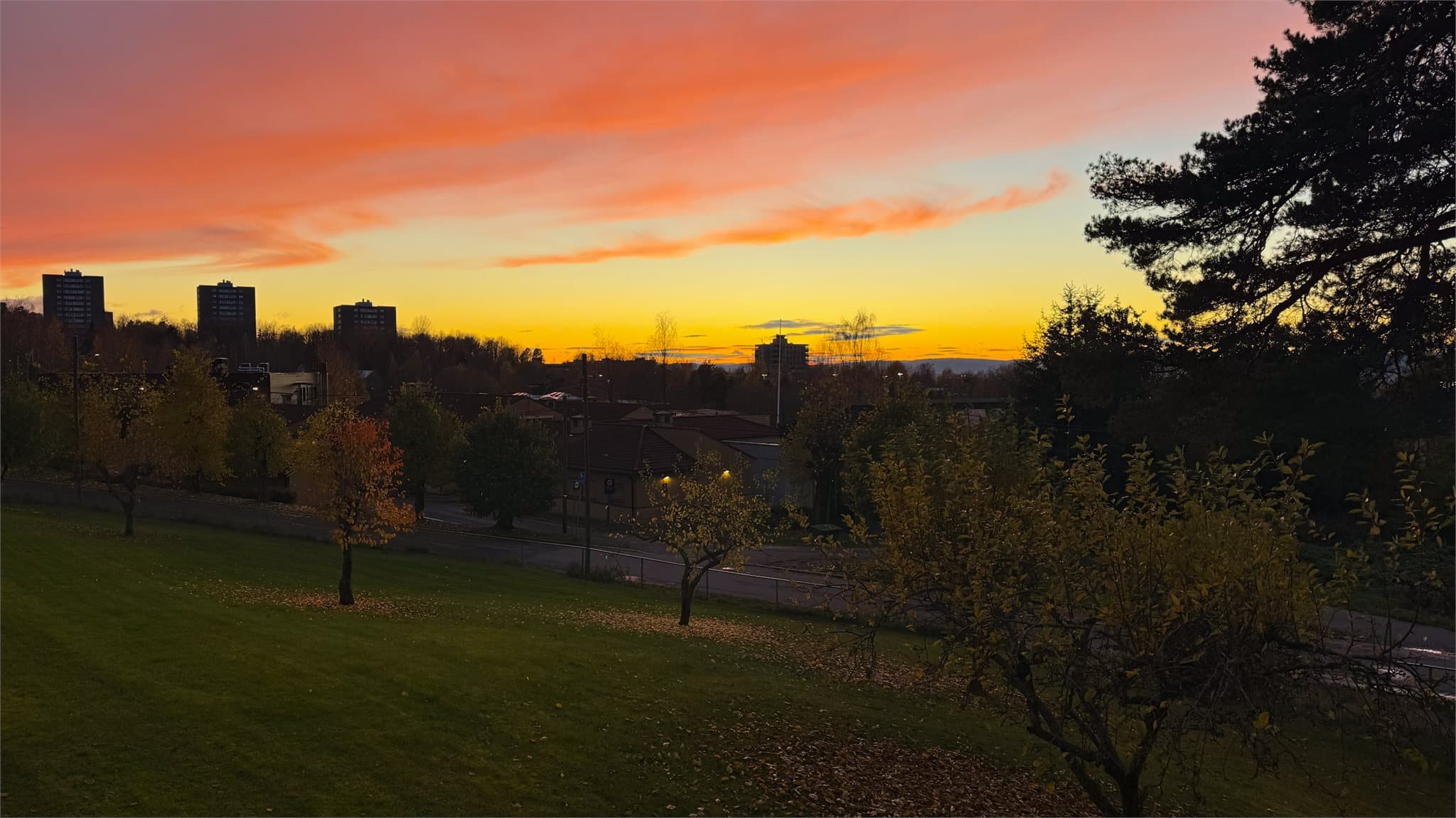 Du kan nyte idyllisk kveldsstemning på balkongen.