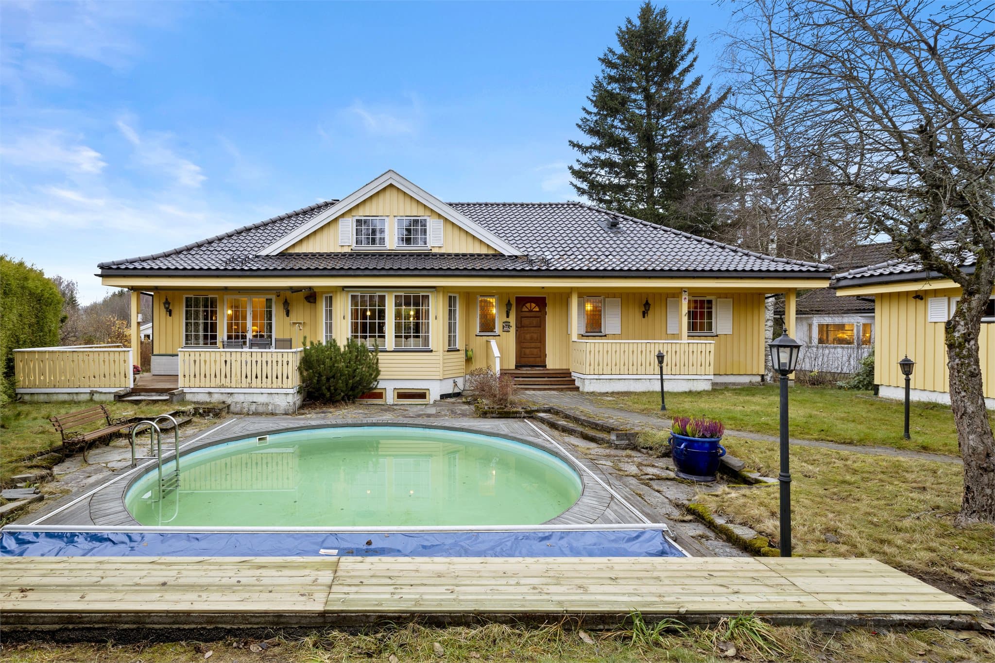 Herskapelig bolig med basseng