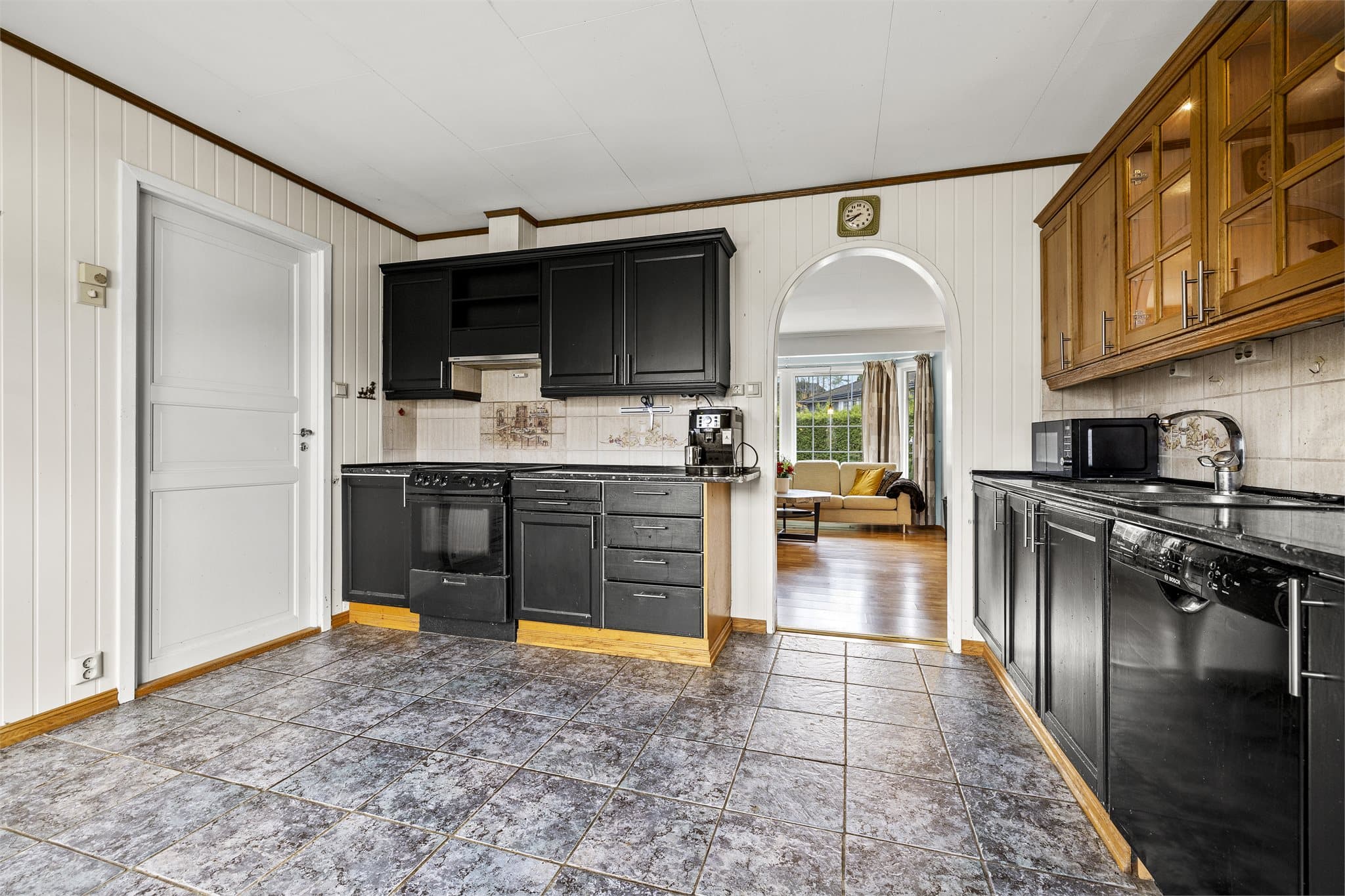 Rommet fremstår funksjonelt, men ligger til rette for modernisering etter dagens standard og behov.