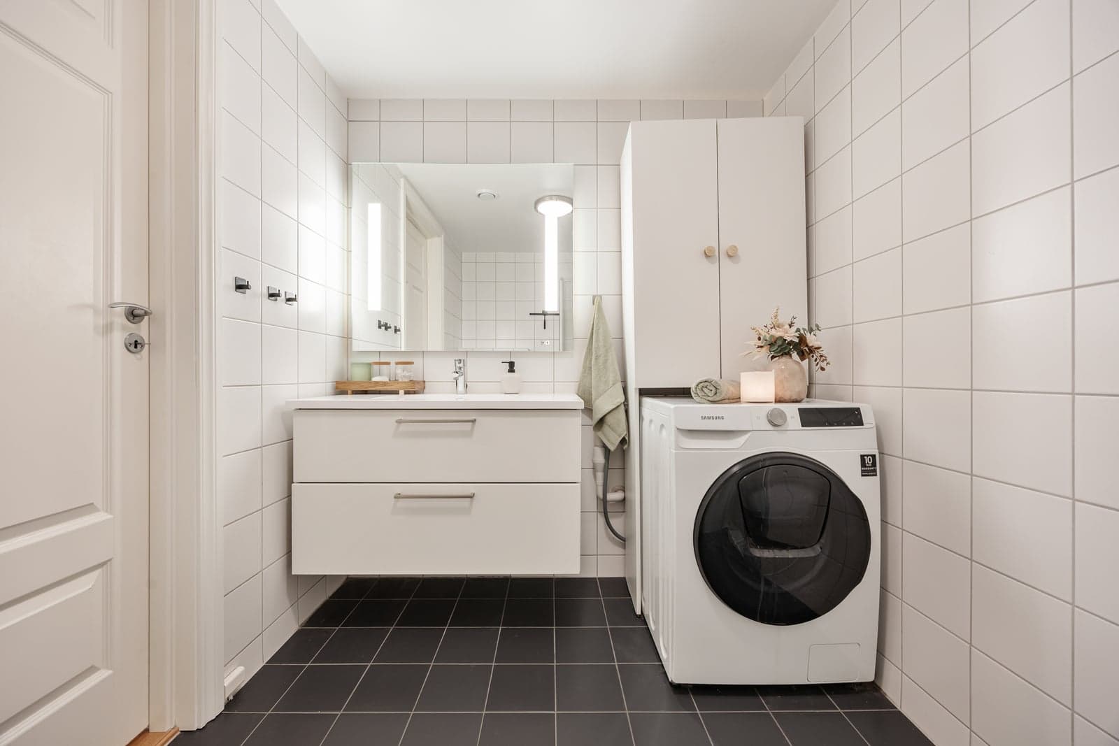 Pent og tidløst baderom med gulvvarme.