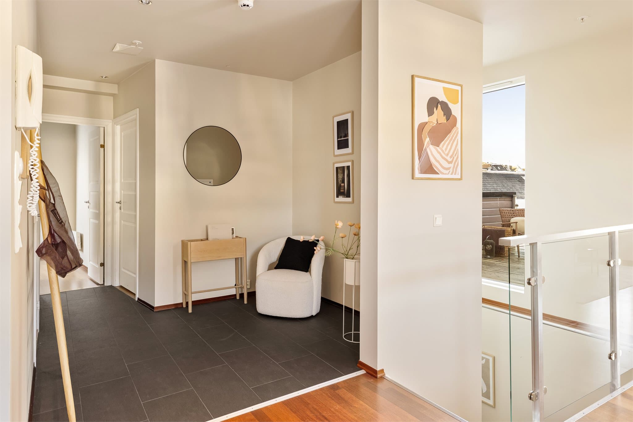 - Utformingen av gangen gir mulighet til å få inn garderobeløsning for ekstra lagringsplass -