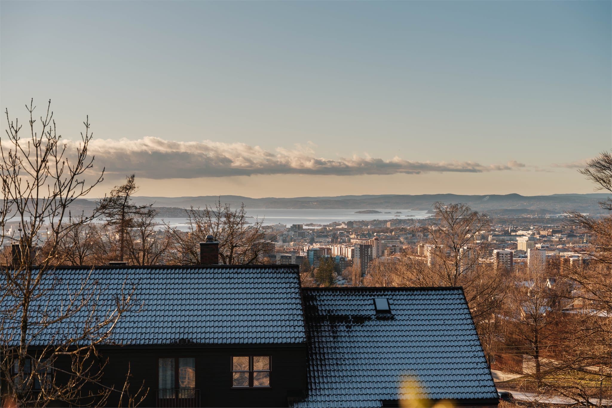 Fra Ekeberg i øst via sentrum og Oslofjorden til Holmenkollen i vest