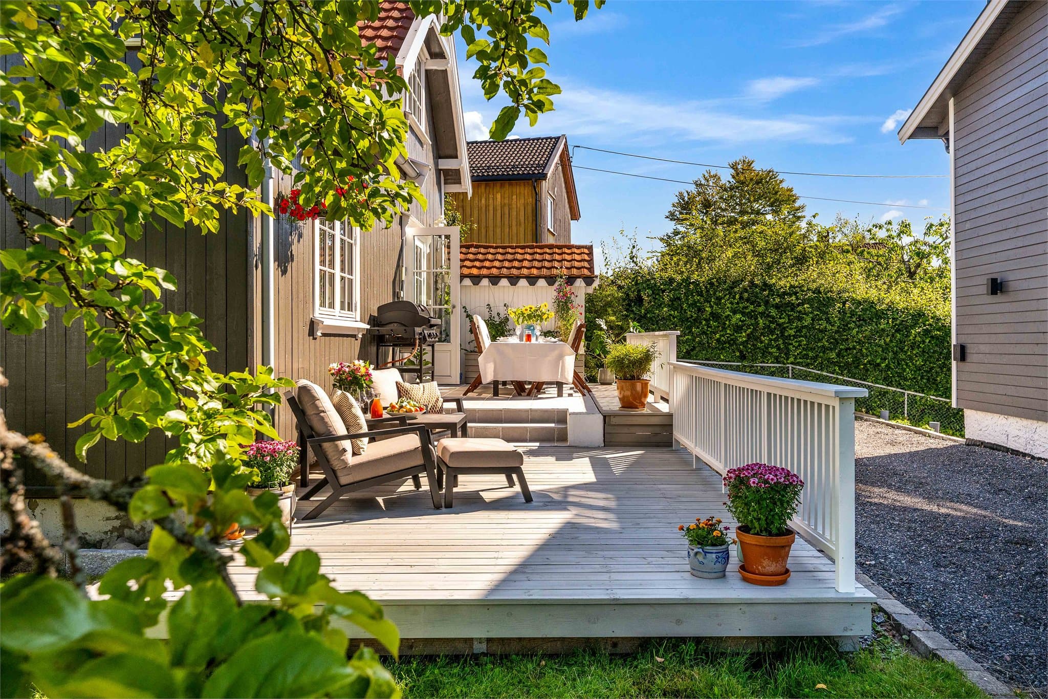 Terrassen byr på gode solforhold.