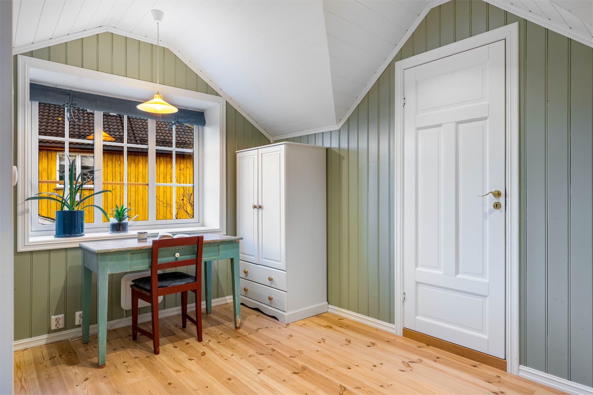 Klassisk tregulv i 2.etg som skaper et hjemmekoselig uttrykk.