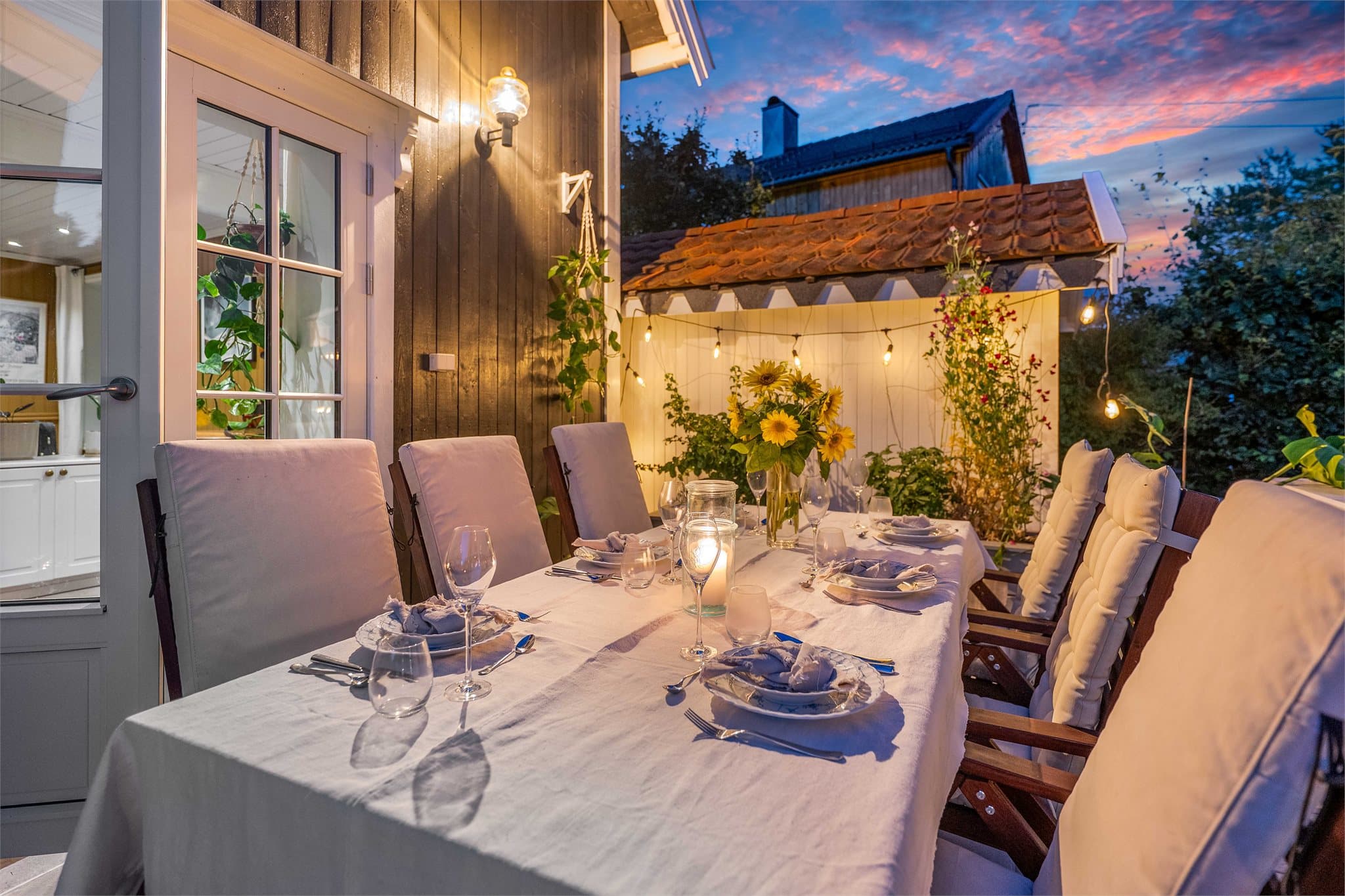 Her kan man invitere venner og familie på hyggelige sommerkvelder!