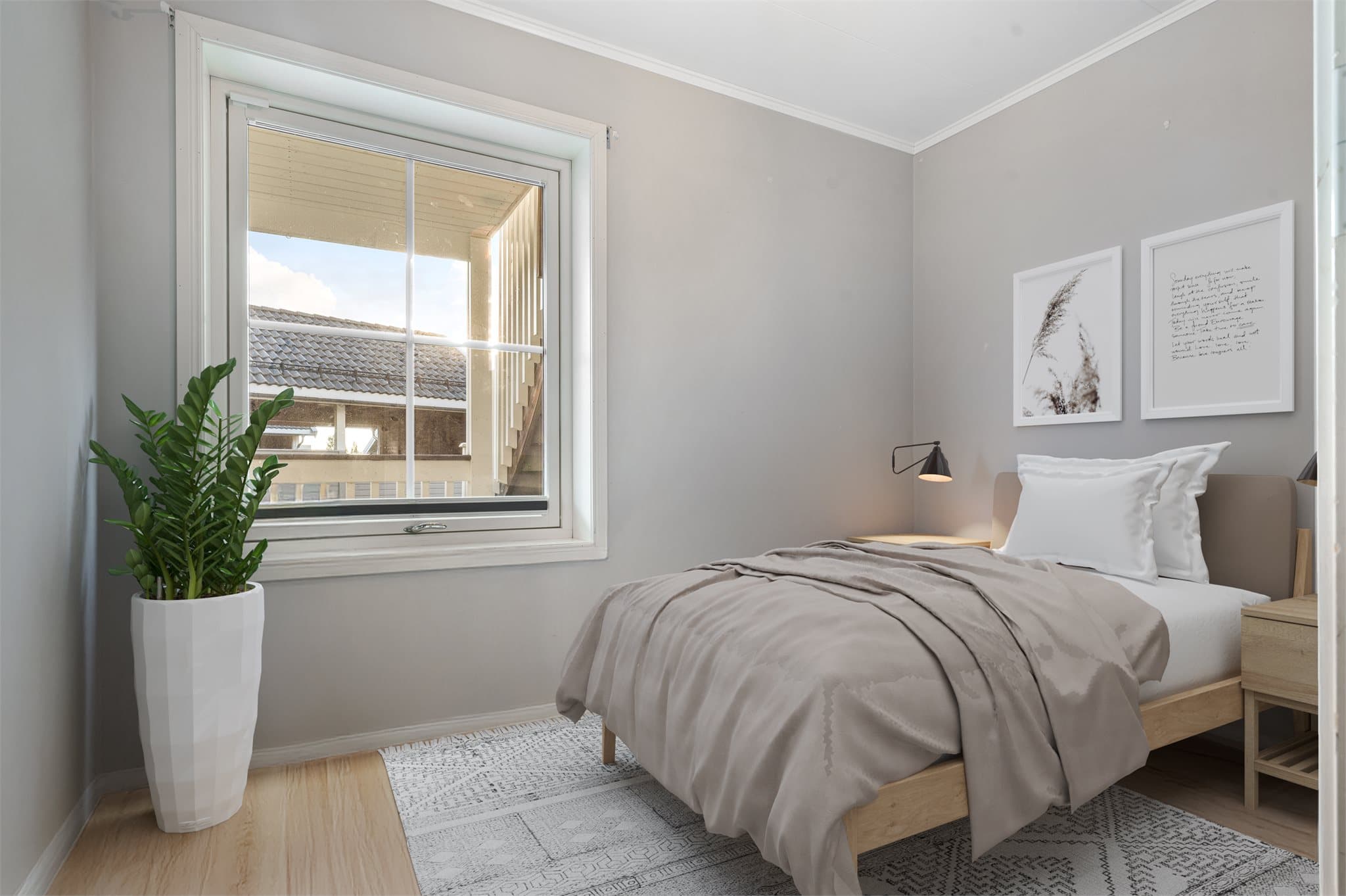 Soverom nr. 2 er et fleksibelt og innbydende rom som enkelt kan tilpasses ulike behov. Her er det plass til seng, skrivepult eller oppbevaringsløsning, noe som gjør rommet like godt egnet som gjesteværelse, barnerom eller kontor. (Digitalt møblert bilde)