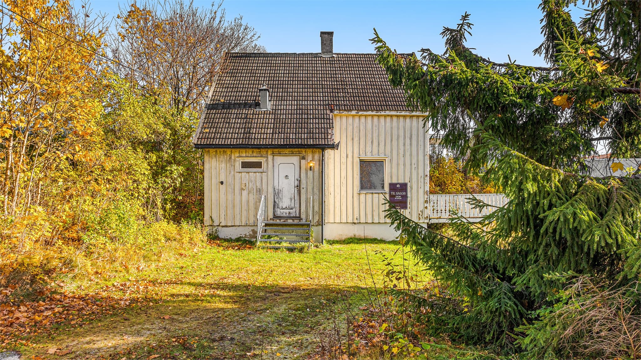 Fasade fra innkjørsel