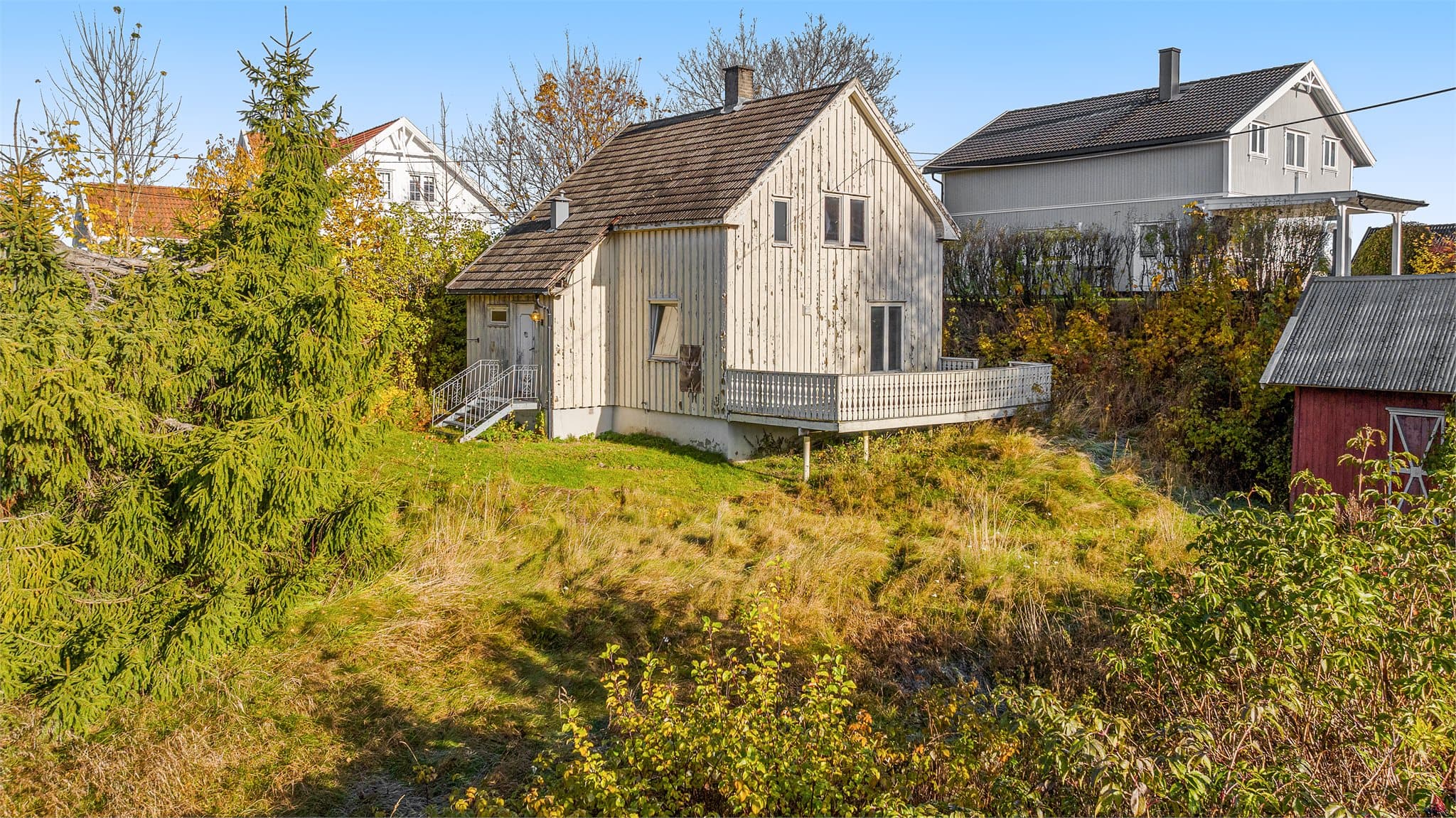 Det er valgt å ikke ta innvendige bilder da boligen er i dårlig stand. Eiendommen kan besiktiges ved visning og etter avtale med megler