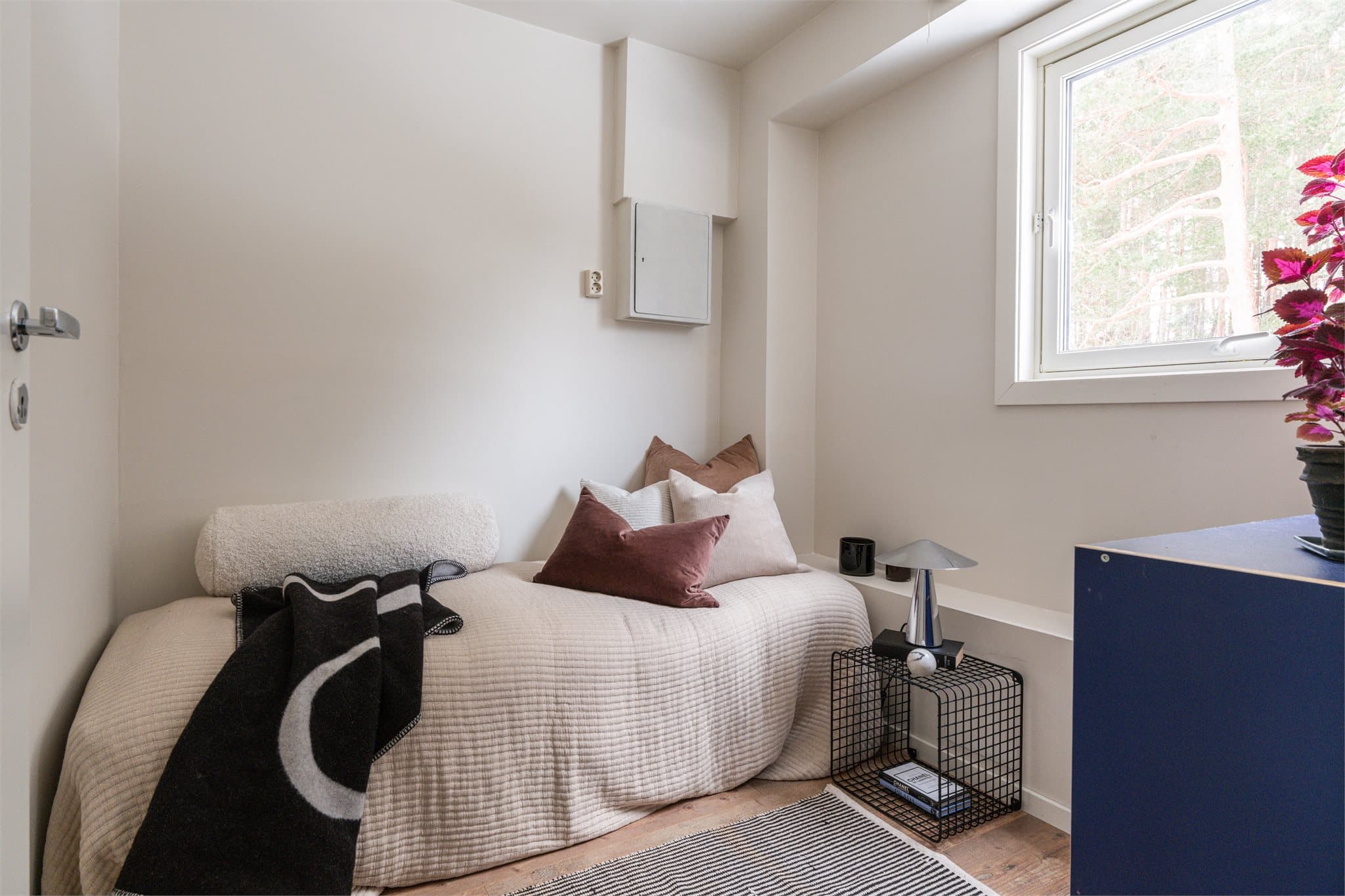 Teknisk rom som i dag er innredet som soverom.