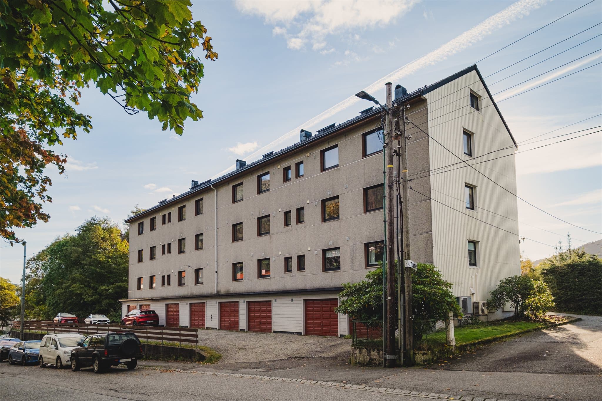 - Et barnevennlig område med flere barnehager og skoler innen gangavstand -