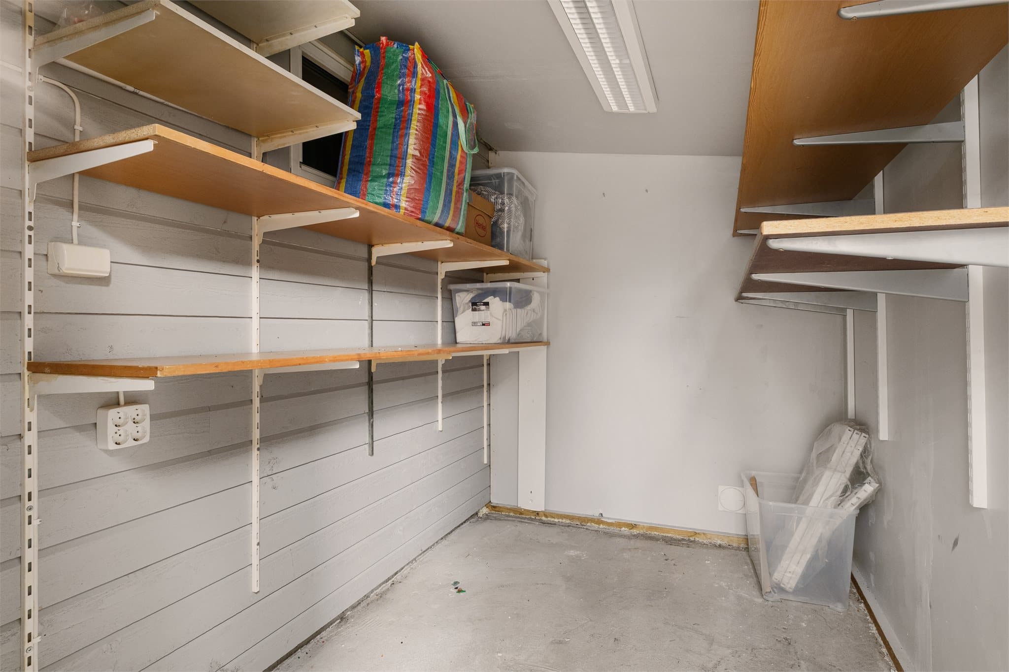 - Merk ekstern bod på 5,8 m² like utenfor egen inngangsdør! -