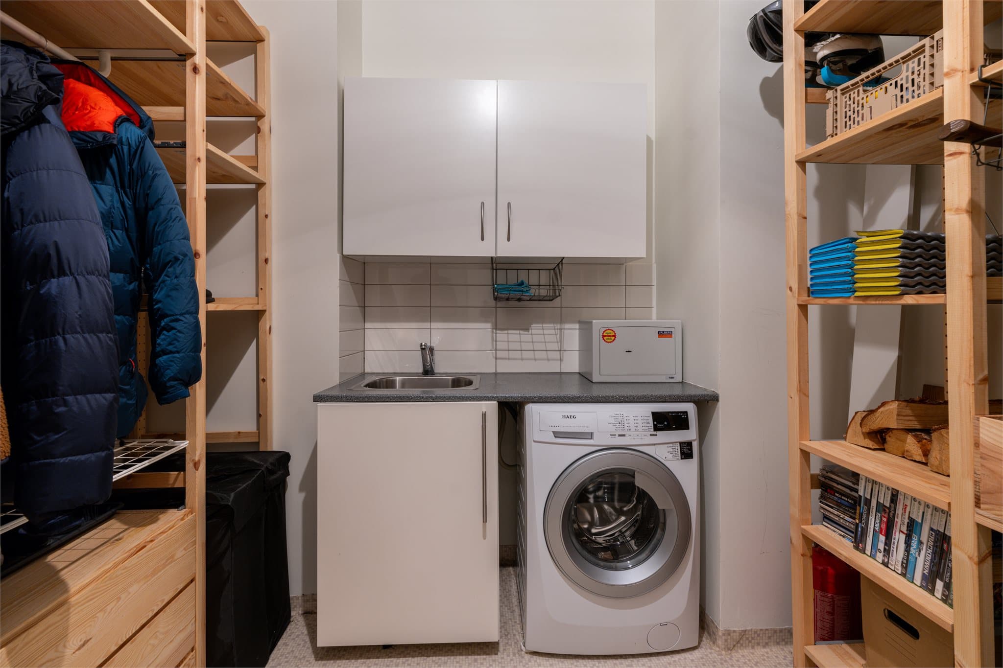 Boden gir gode lagringsmuligheter i tillegg til en ekstern bod på 2,45 m².
