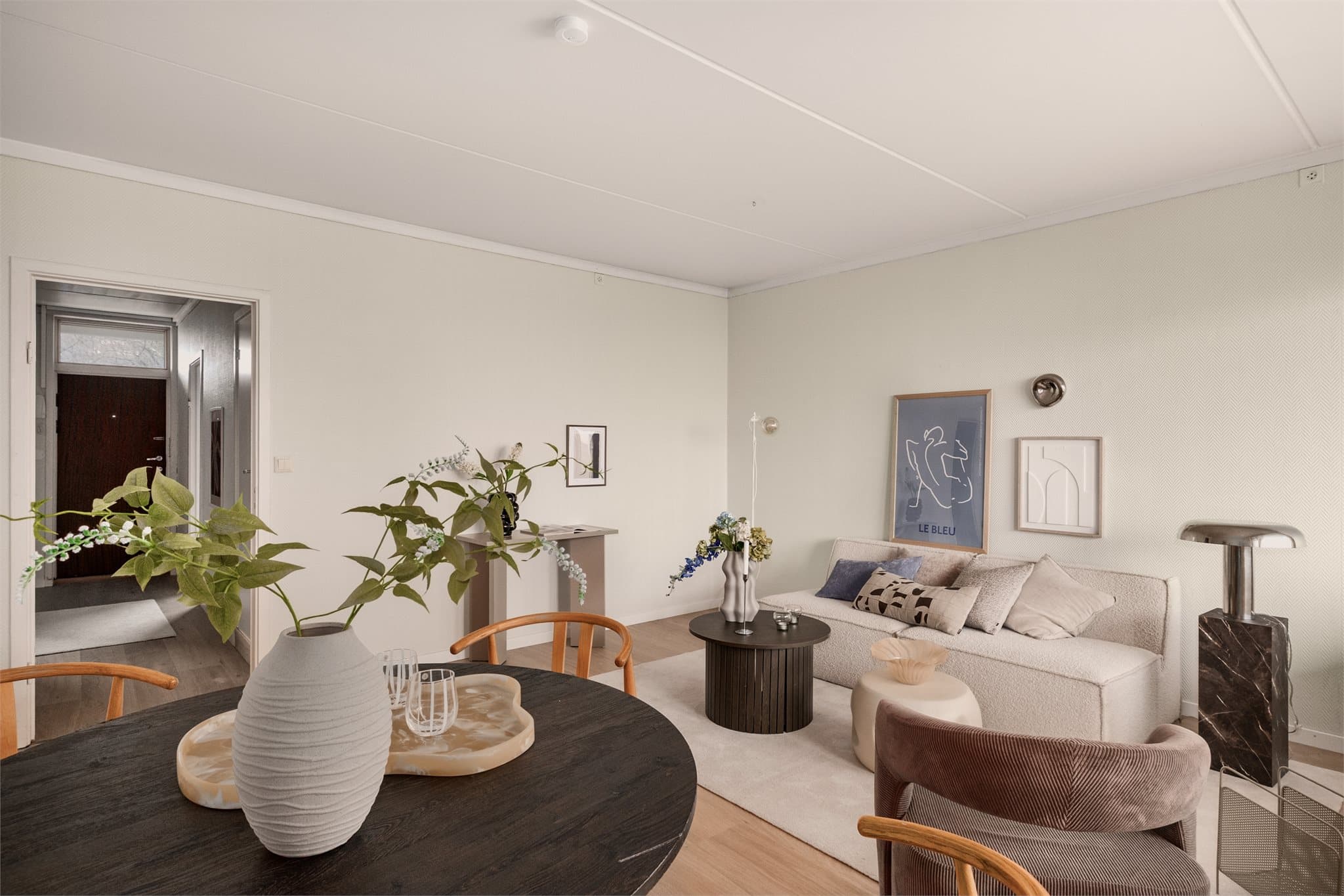 - Her får man mye inkludert i felleskostnadene! Blant annet tv/internett, sentralvarme, kommunale avgifter mm. -