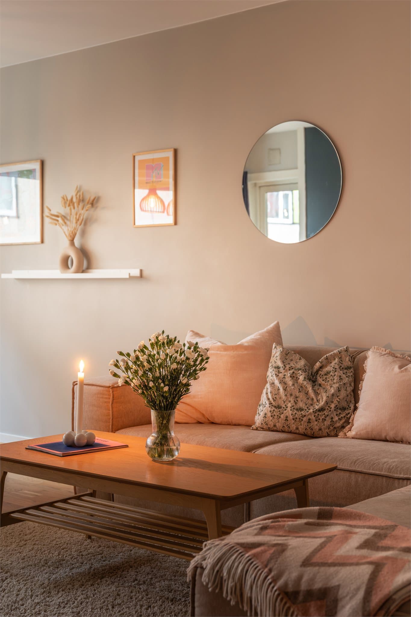 Varmtvann og fyring er inkludert i fellesutgiftene, og sparer deg mye på strømkostnadene i månenden.